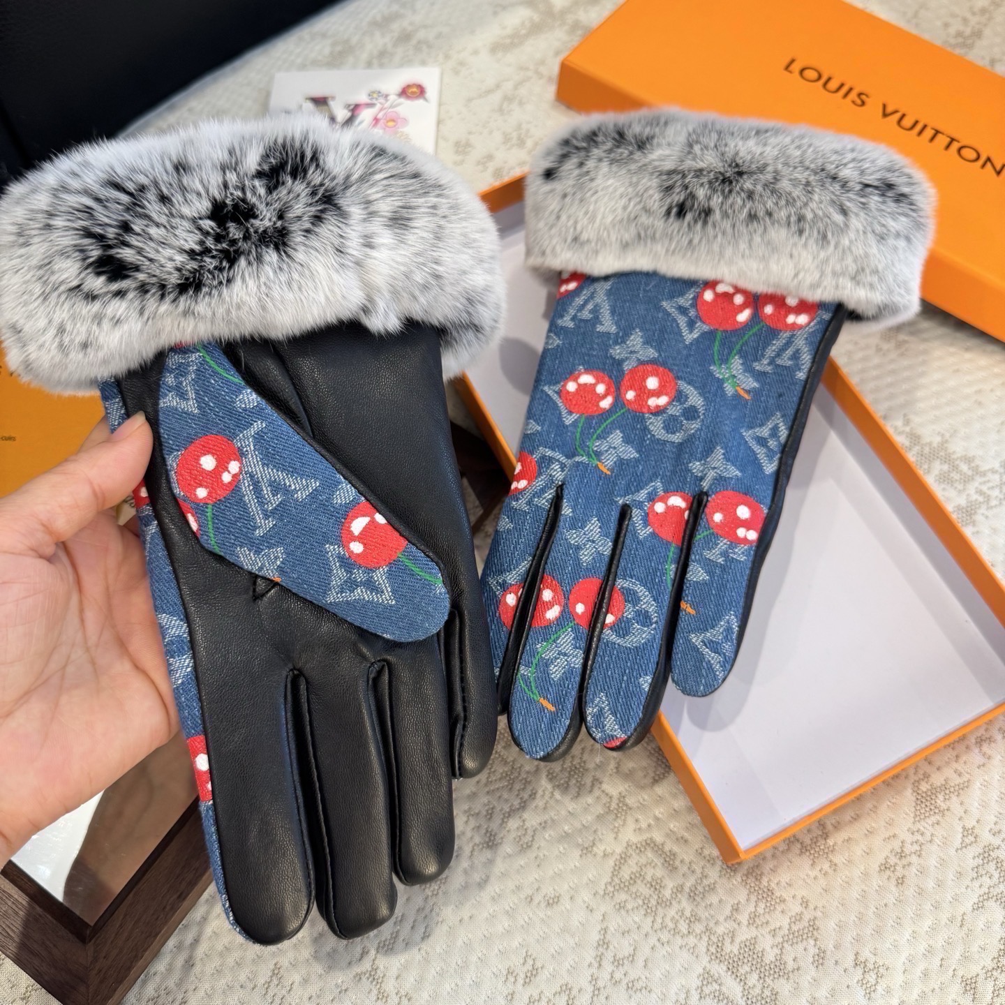 Louis Vuitton Gloves