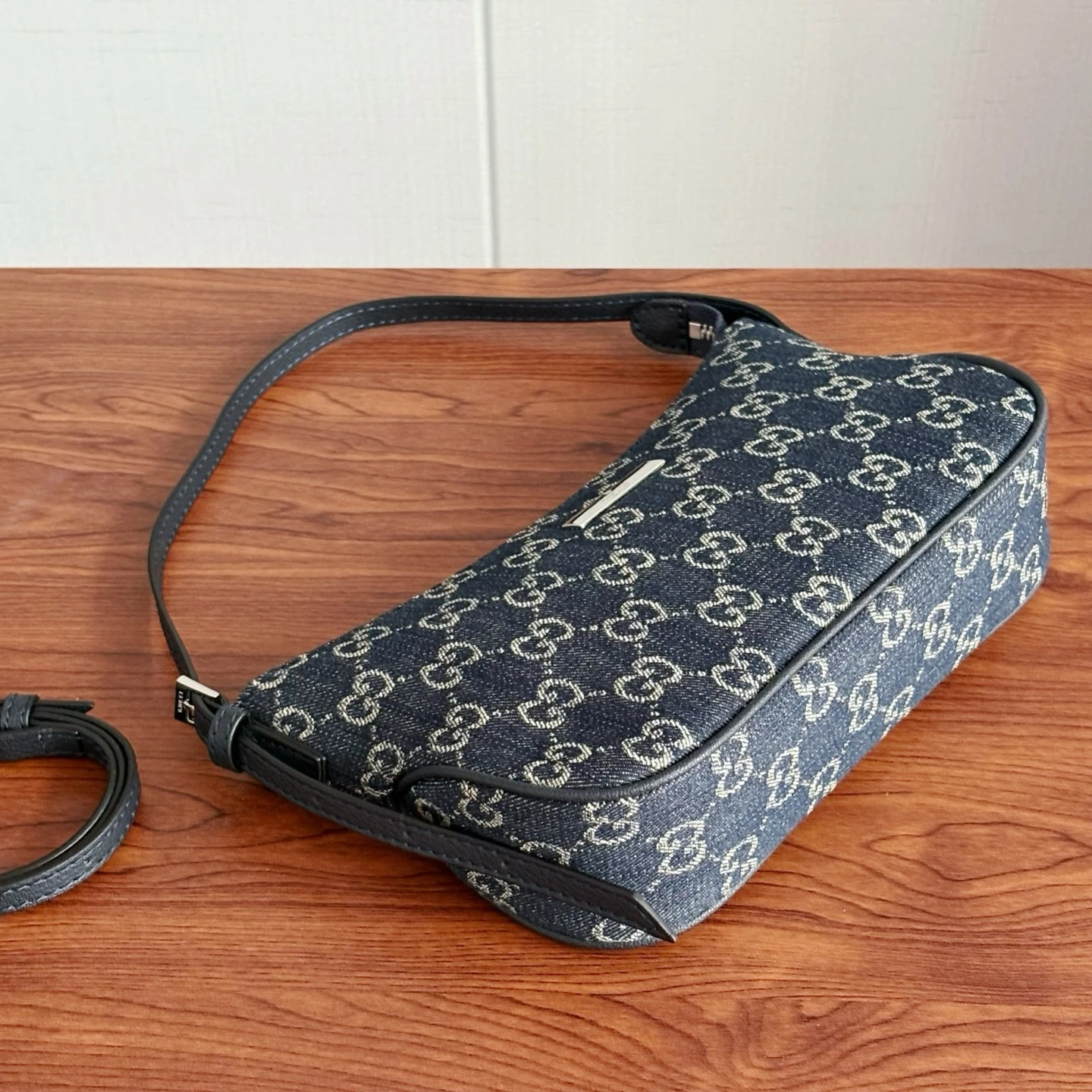 Lady Lunetta Shoulder Bag