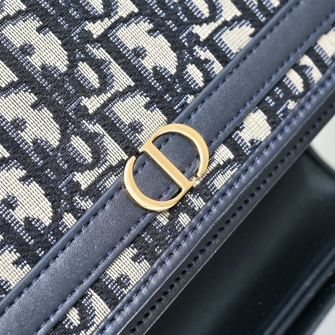 𝗗𝗶𝗼𝗿 𝗠𝗼𝗻𝘁𝗮𝗶𝗴𝗻𝗲 Chian Bag