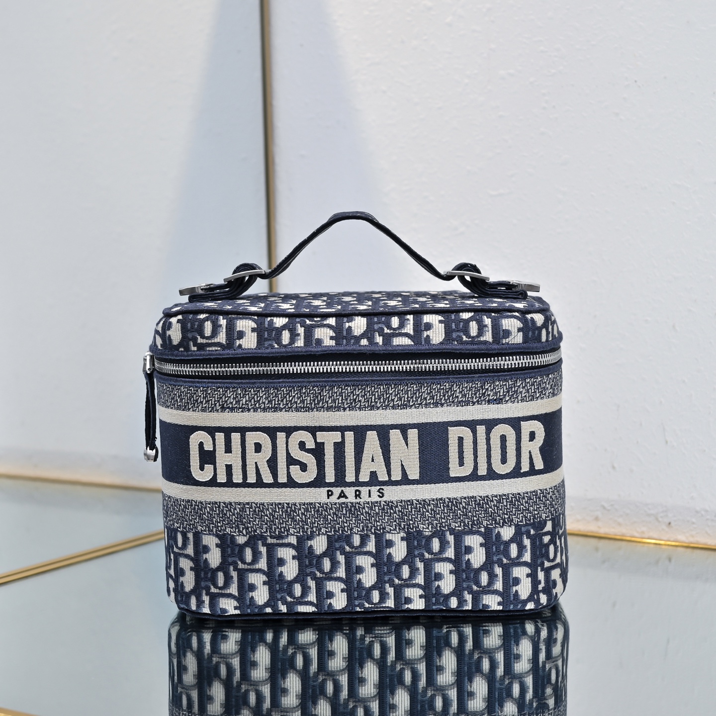 𝗗𝗶𝗼𝗿 𝗢𝗯𝗹𝗶𝗾𝘂𝗲 cosmetic bag/toiletries bag