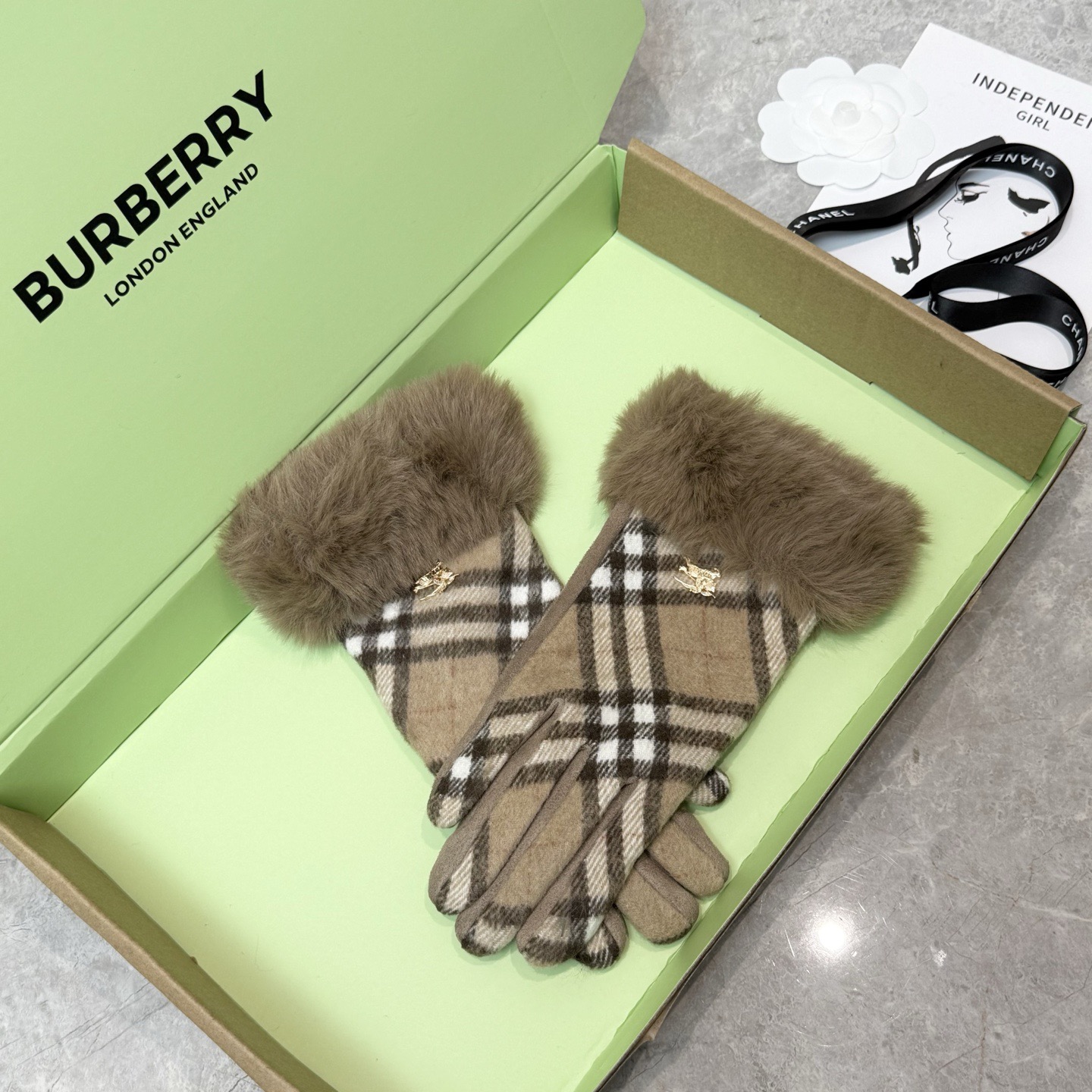 Burberry Gloves