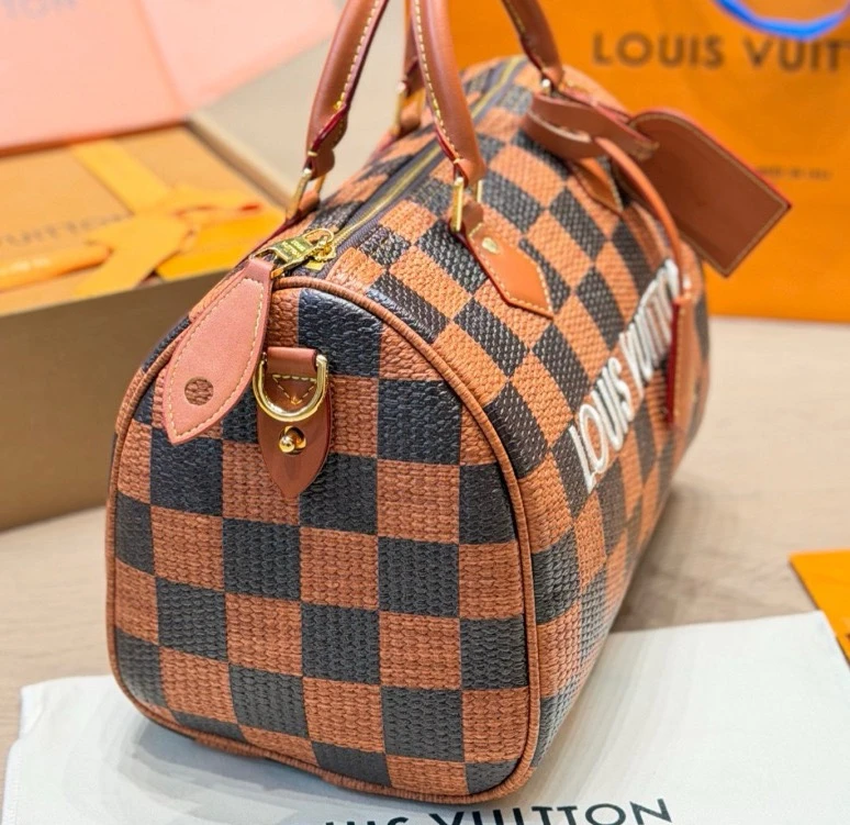 LV Handbag size 30