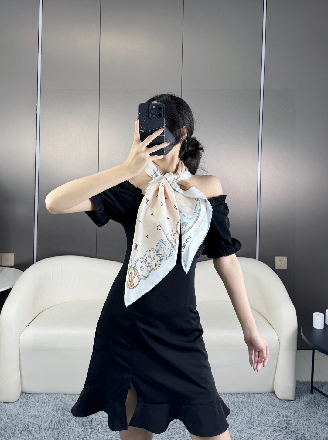 Louis Vuitton 100% Silkworm Scarf