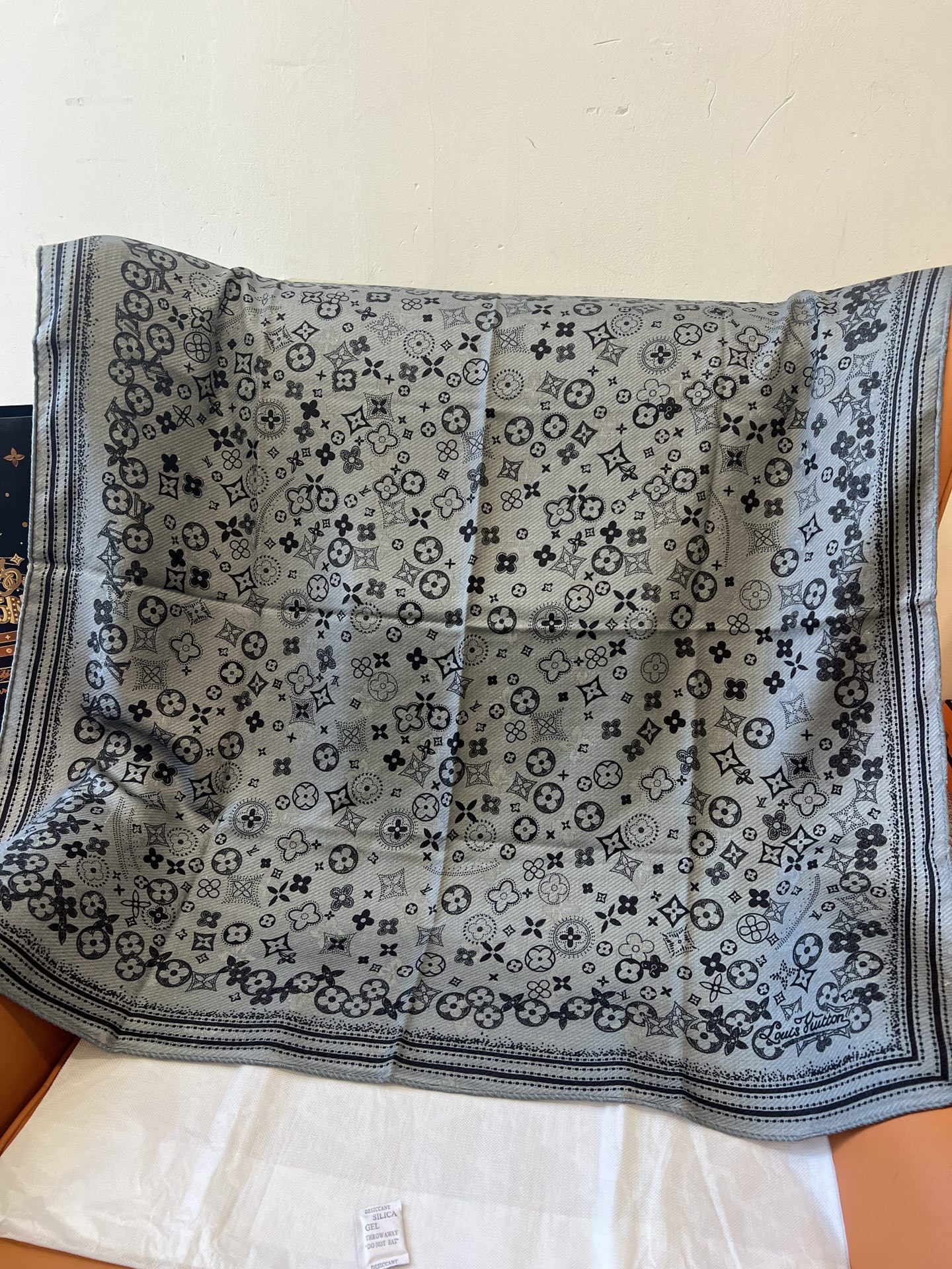 Louis Vuitton Scarves