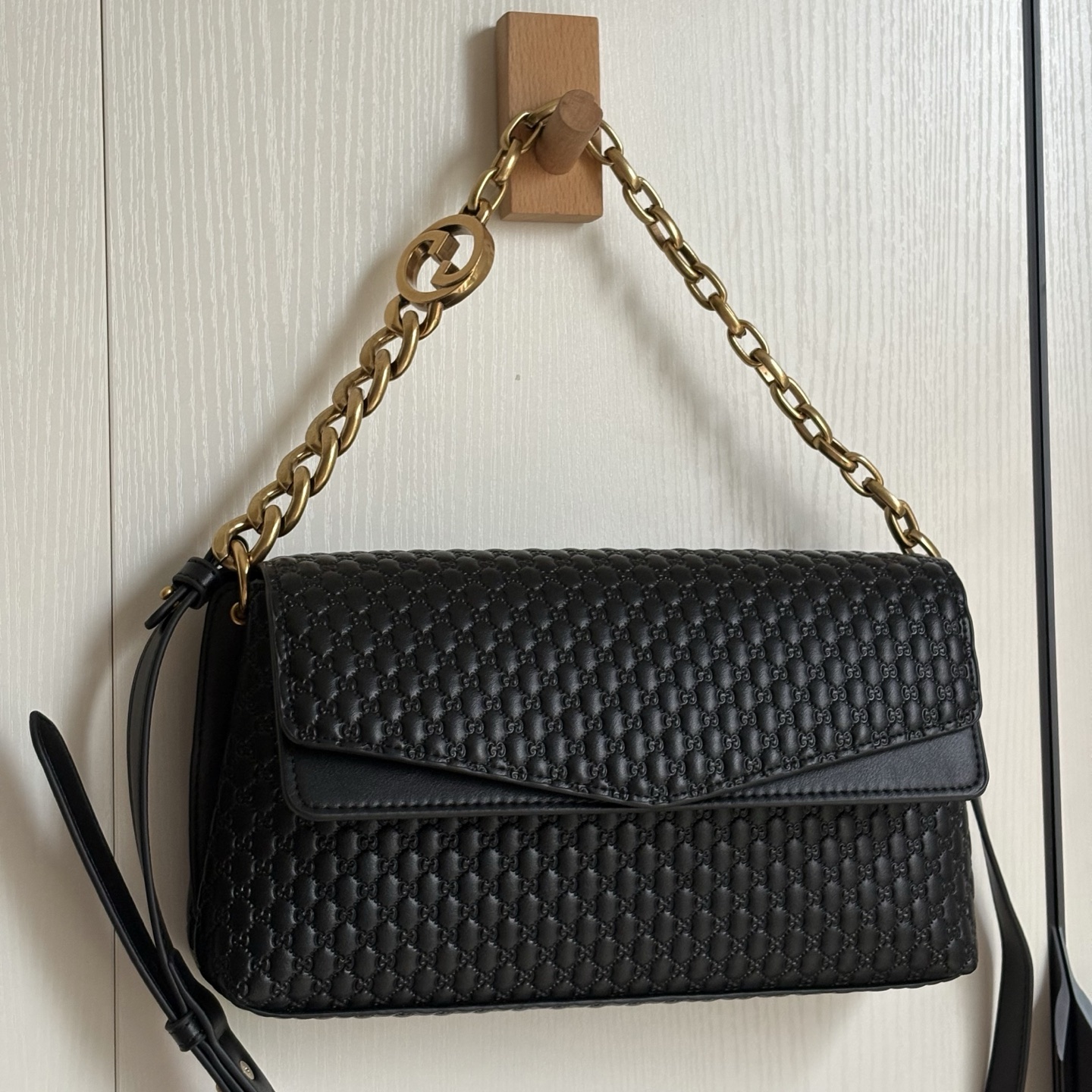 Gucci Embossing Chain Bag