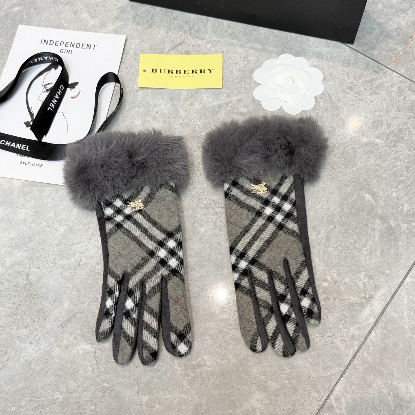Burberry Gloves