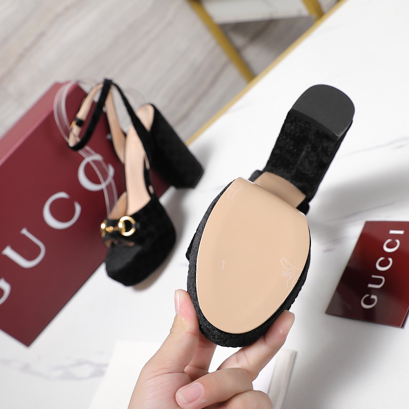 Gucci Round-toe platform high-heeled sandals
