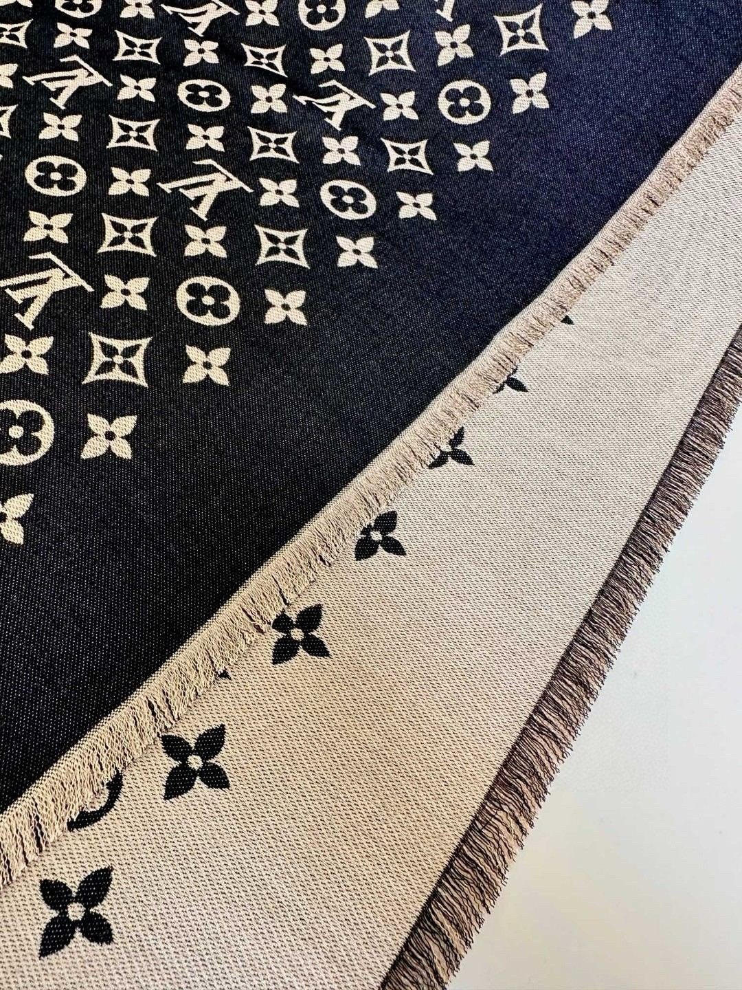 Louis Vuitton Scarves