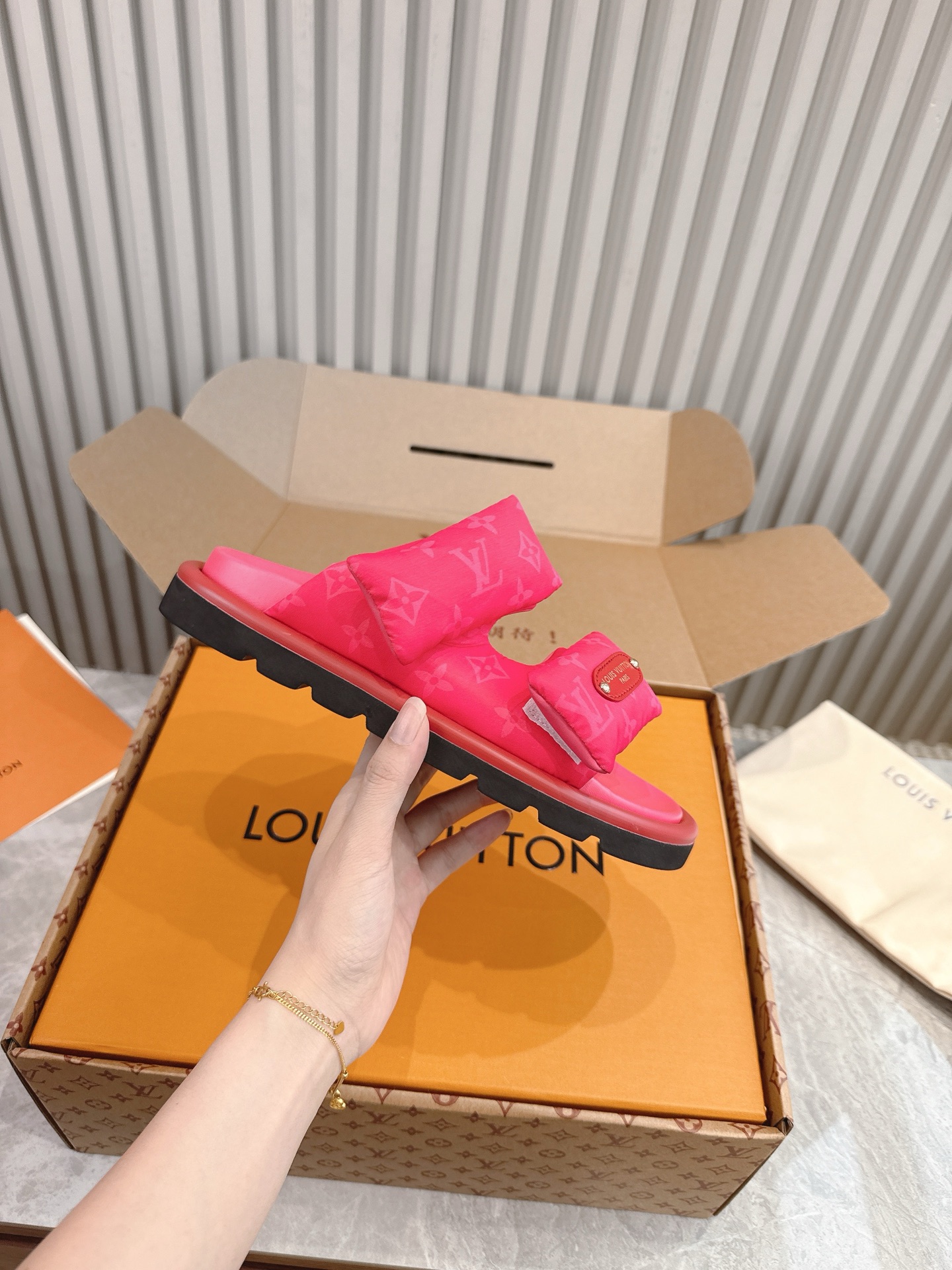 Louis Vuitton Slippers