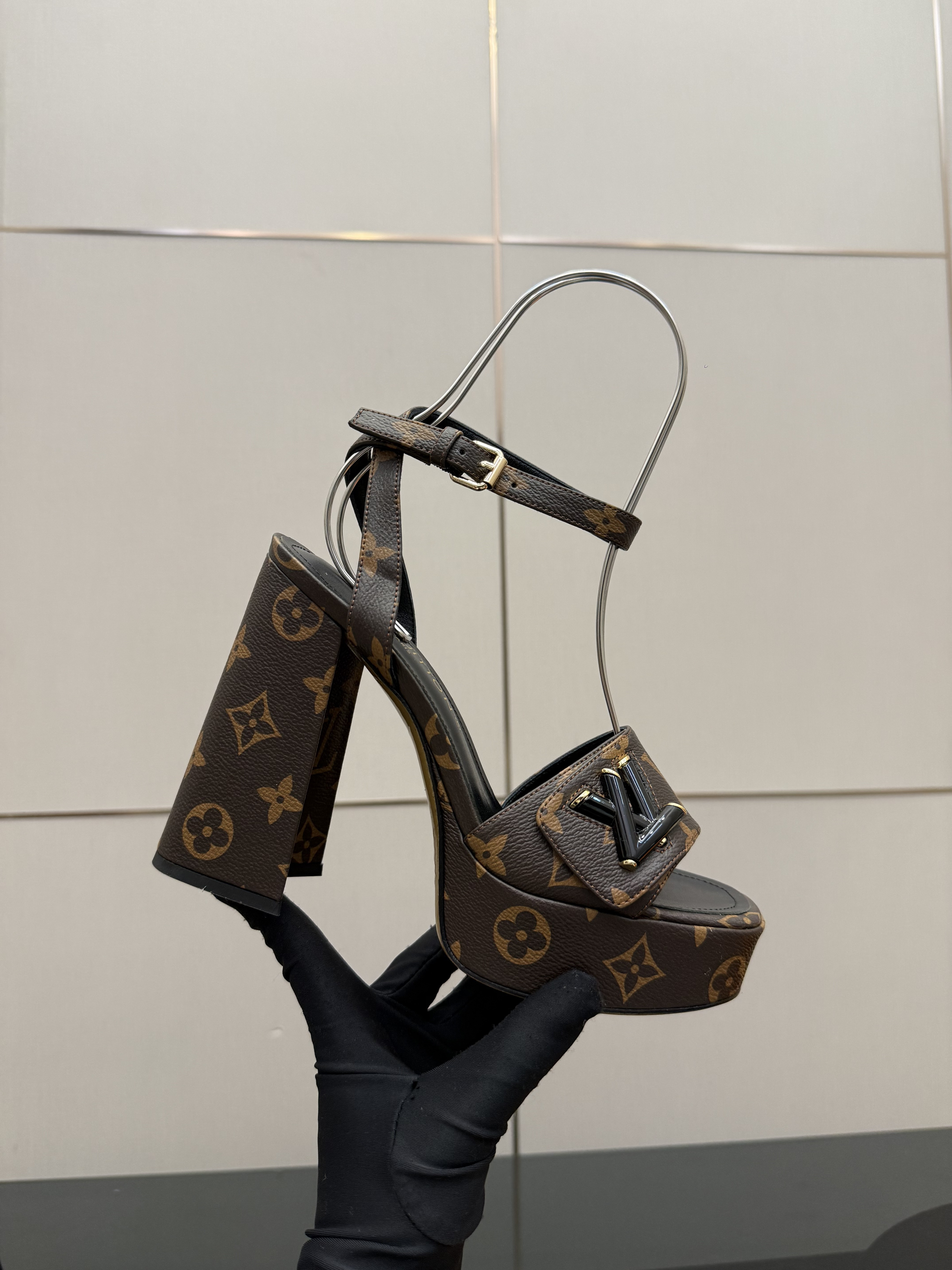 Louis Vuitton Square-toed sandals