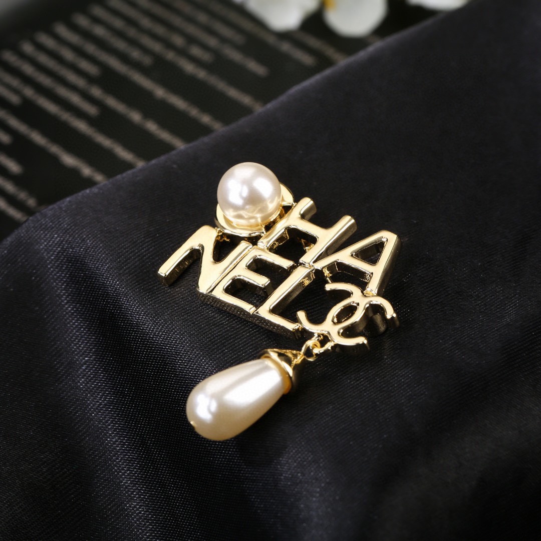 CHANEL Brooch