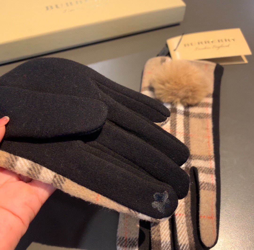 Burberry Gloves