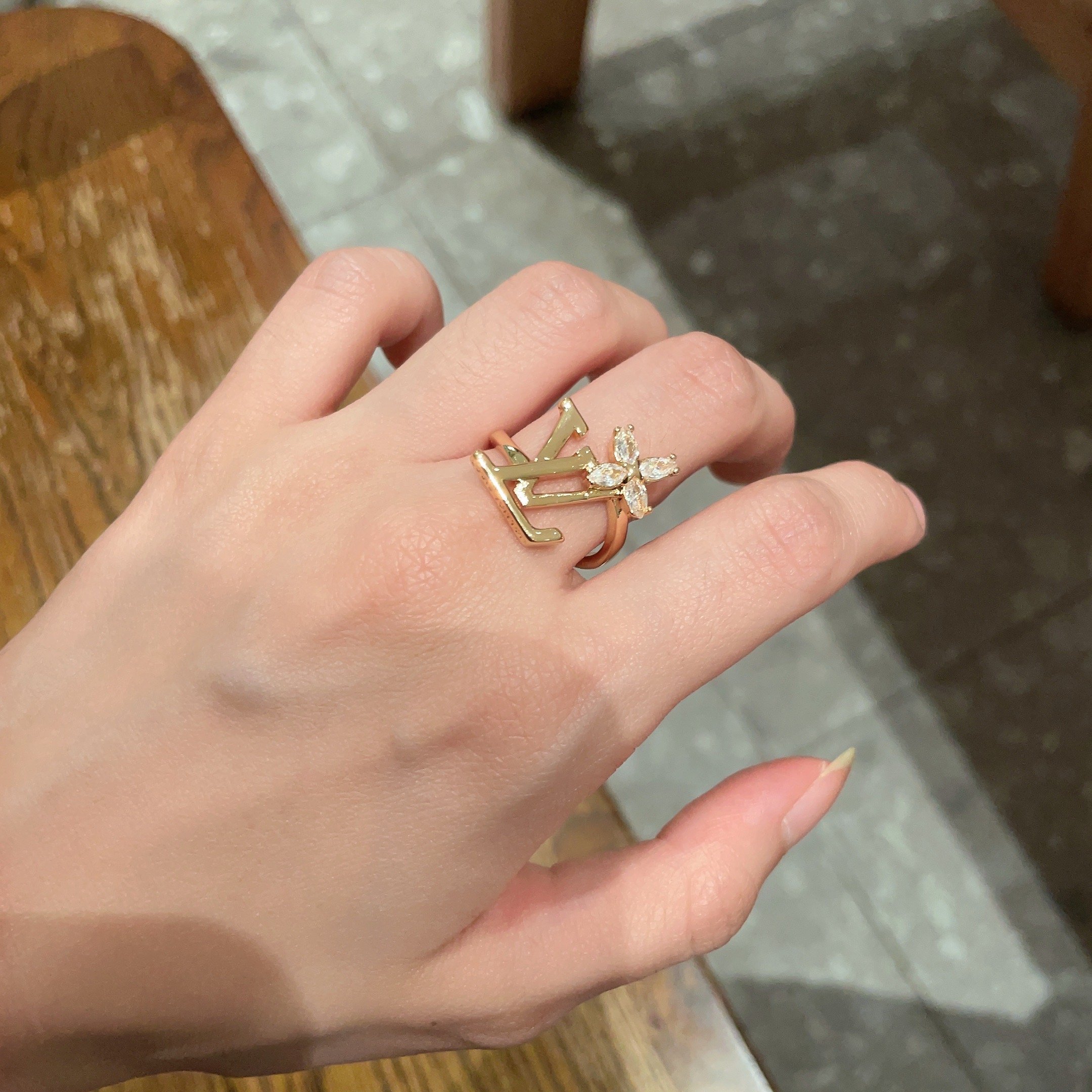 LV RING
