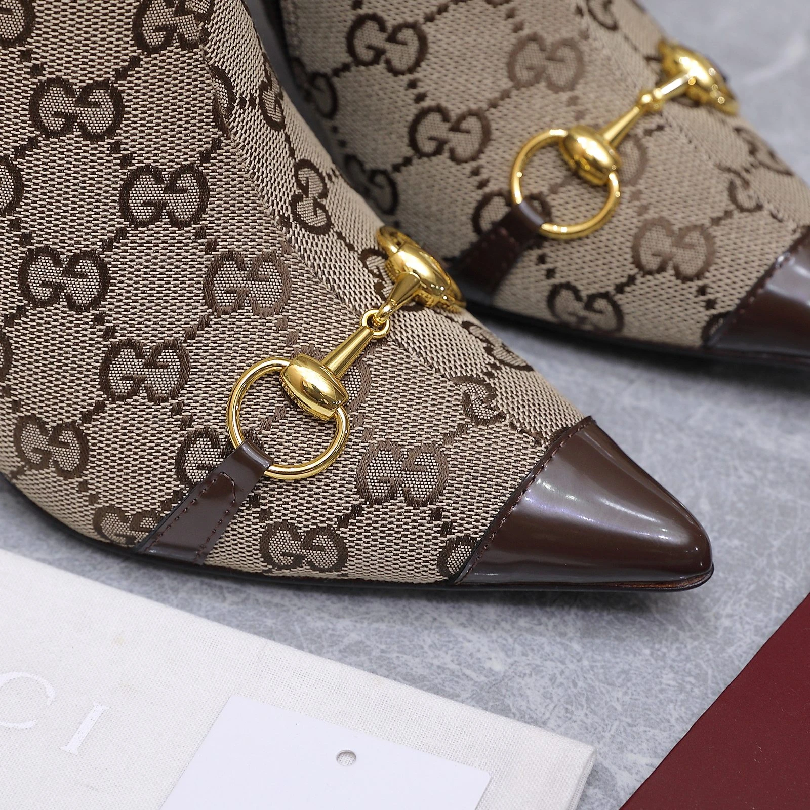 Gucci 26WF New Product Horsebit Pointed High-heeled Short Boots