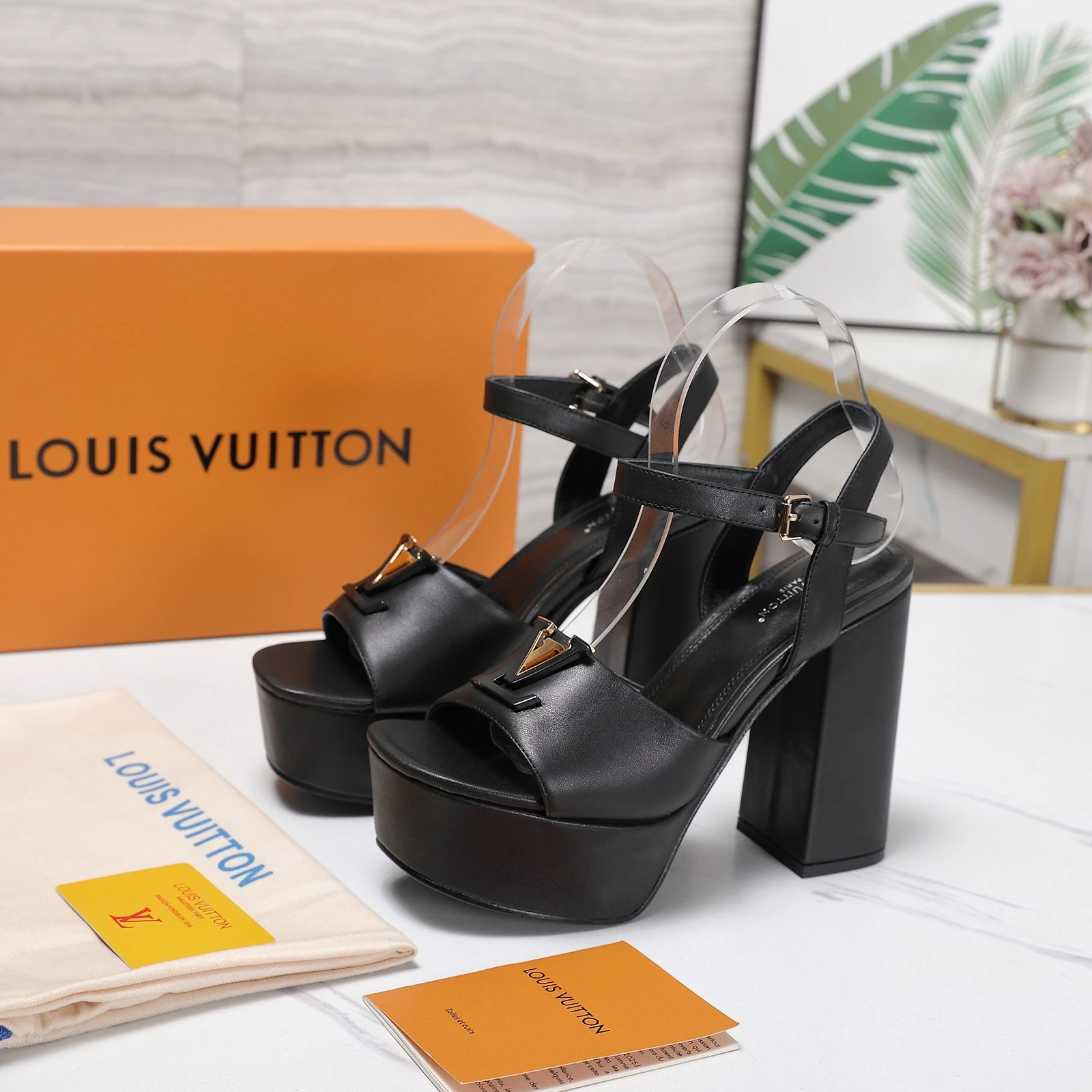 LV 2026 Spring/Summer New Chunky Heel Water Platform Sandals