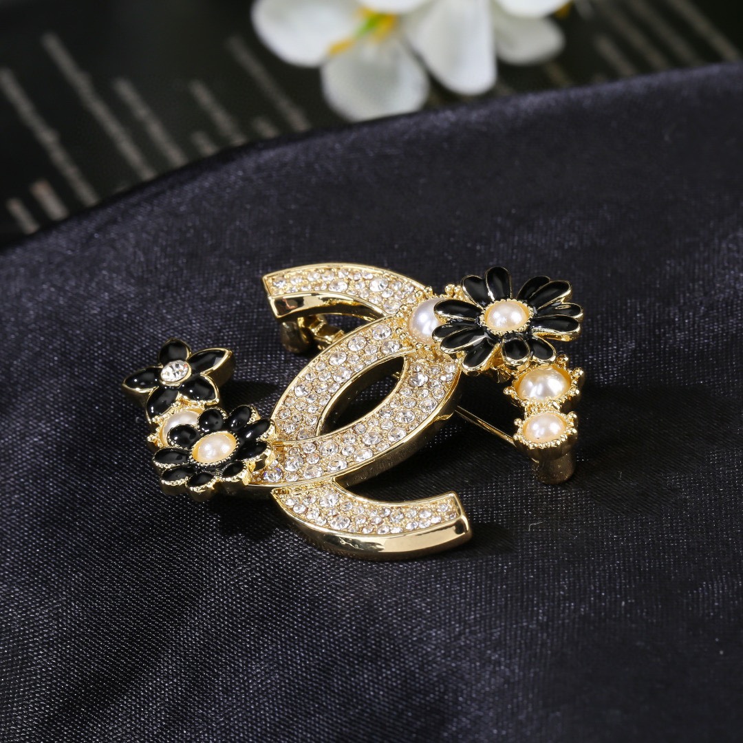 CHANEL Brooch