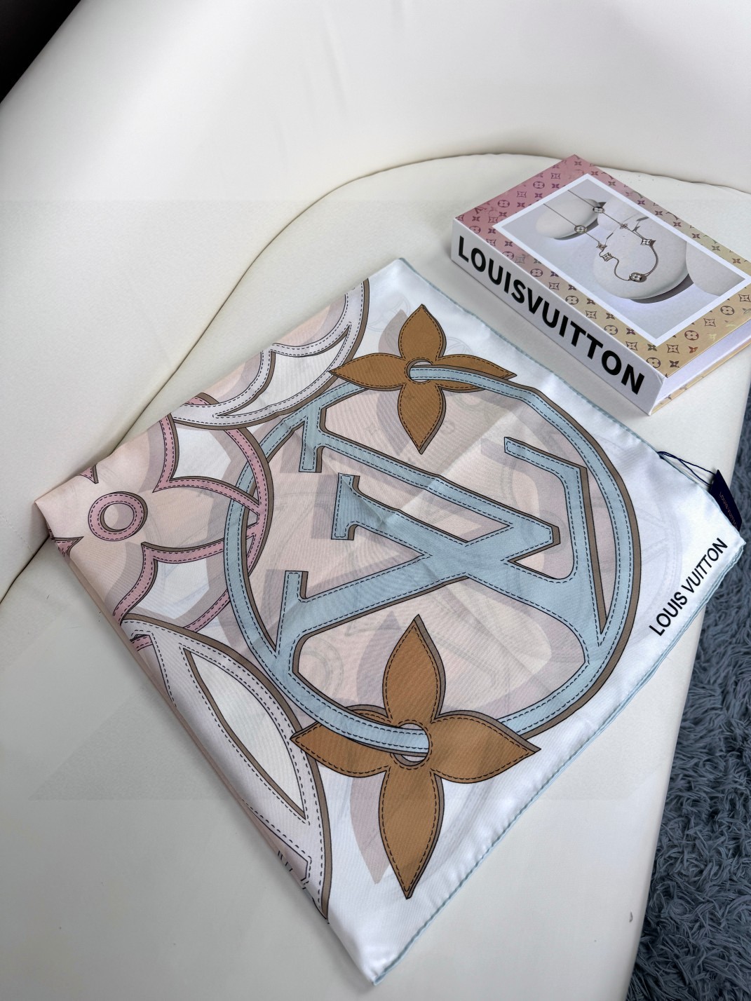 Louis Vuitton 100% Silkworm Scarf