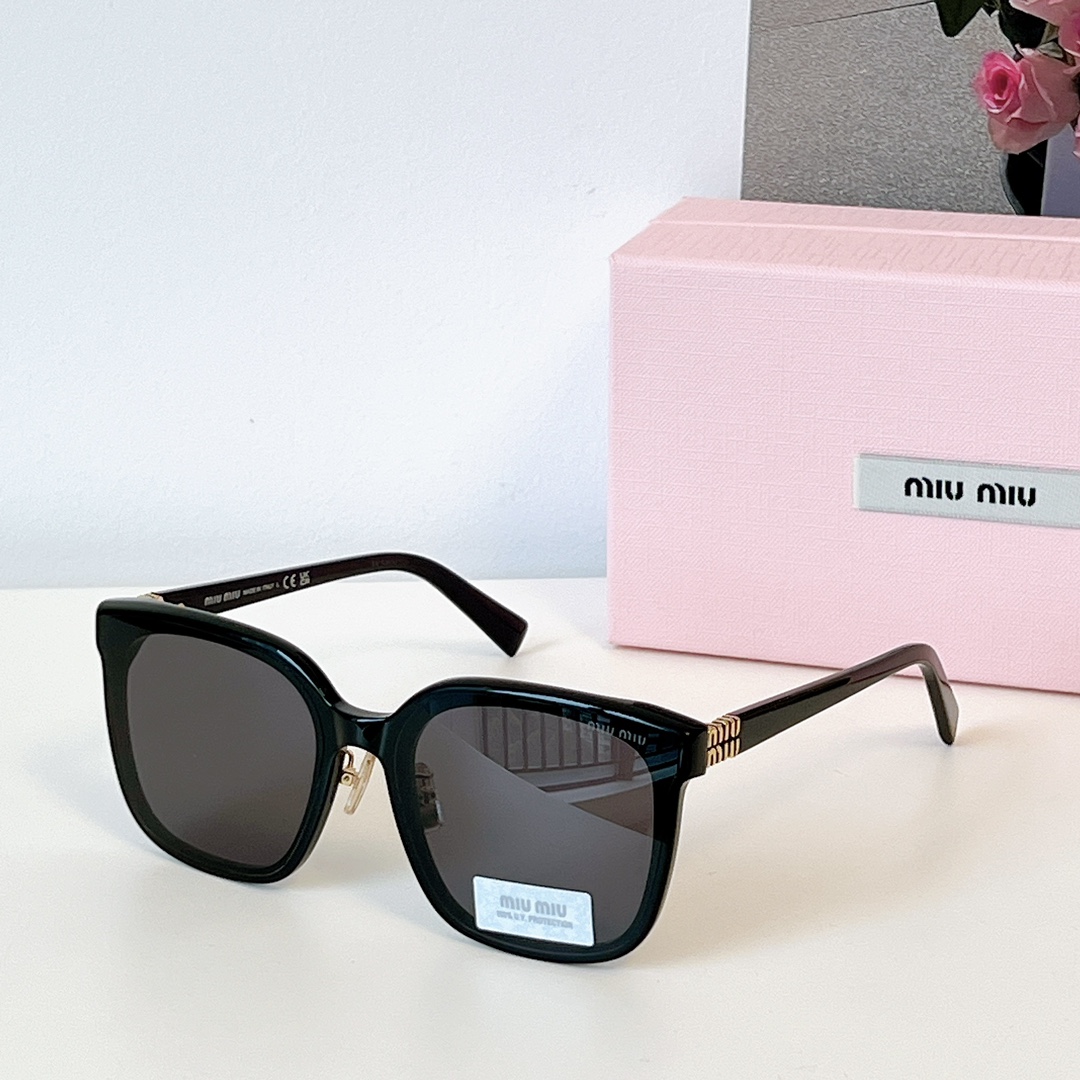 Miumiu Sunglass