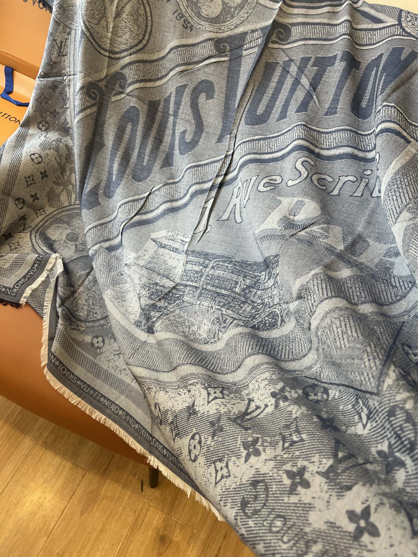 Louis Vuitton Scarves