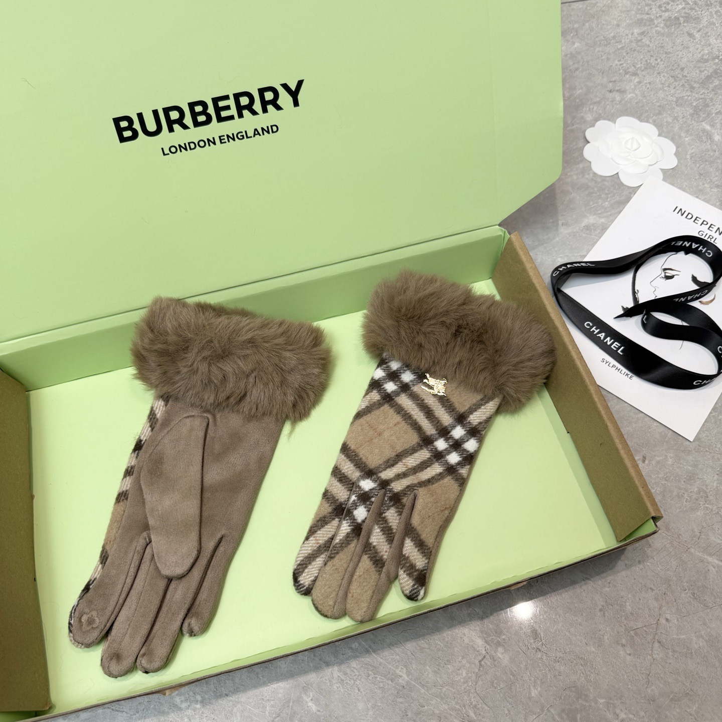 Burberry Gloves