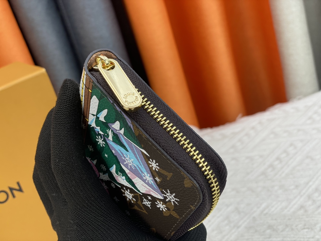 LV Vivienne Holidays