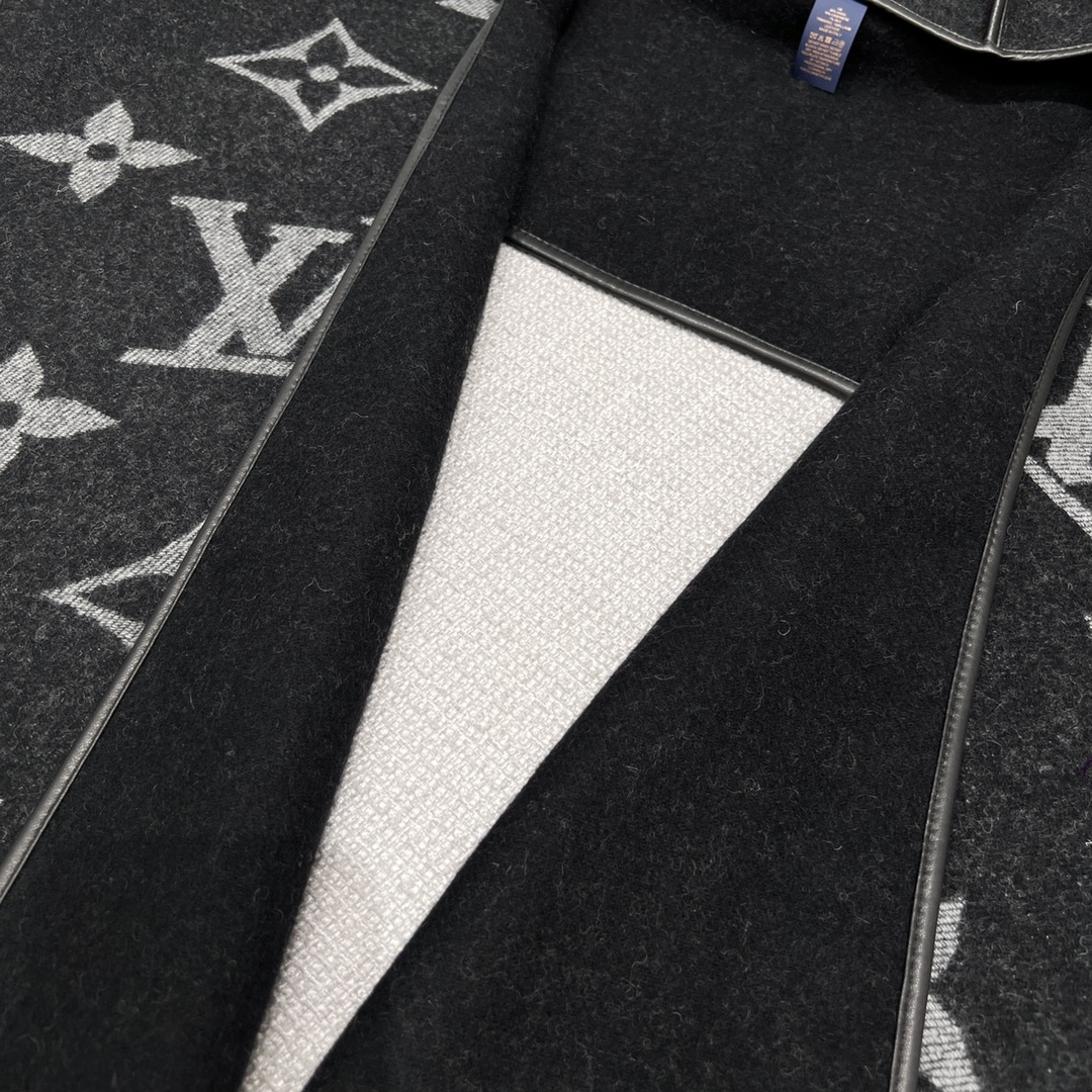 Louis Vuitton Scarves