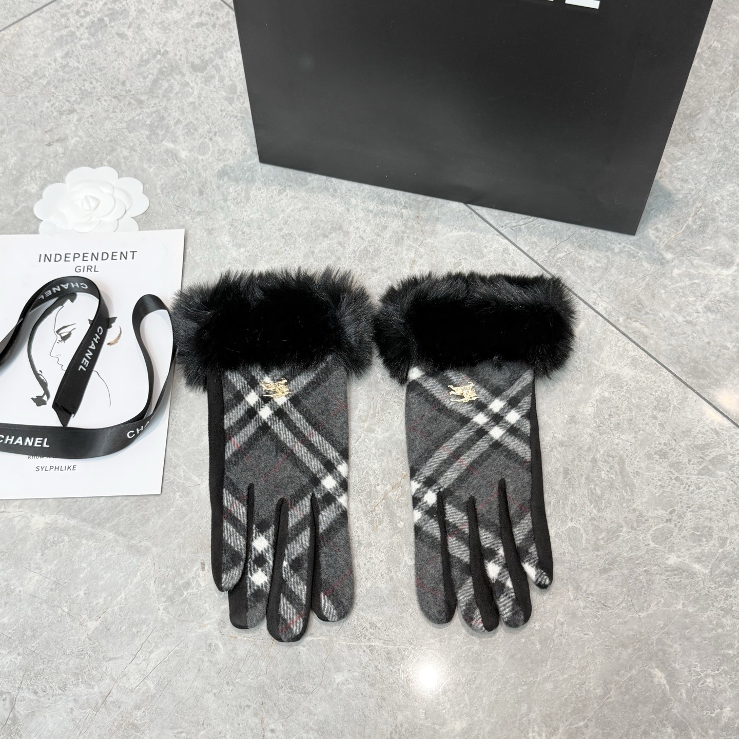 Burberry Gloves