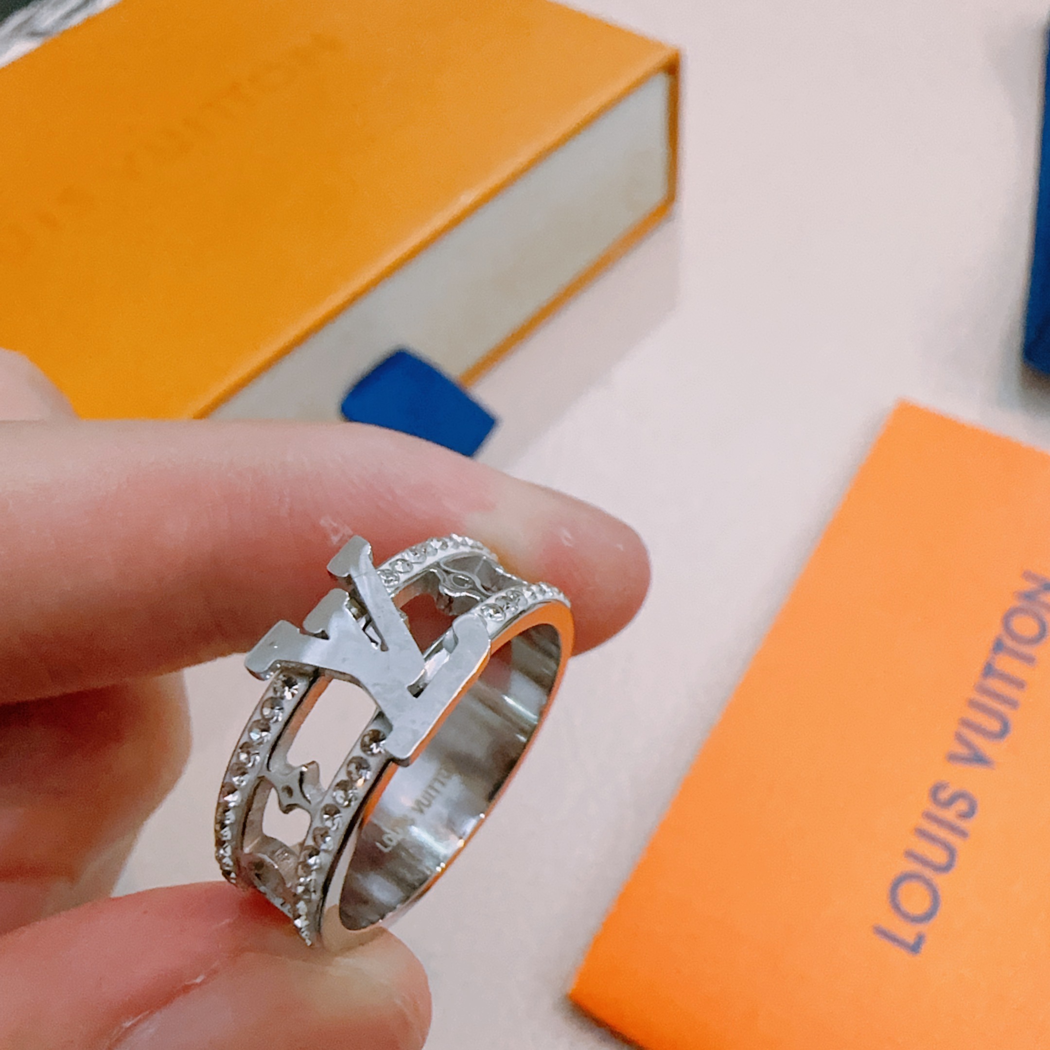 LV Ring