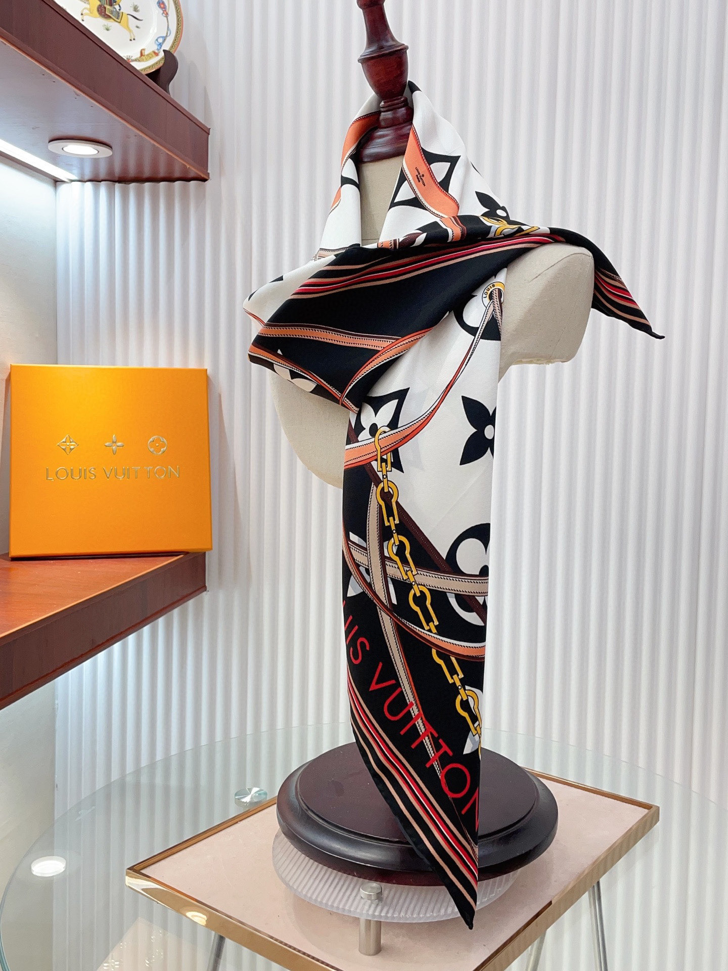 Louis Vuitton ULITMATE MONOGRAM Scarf