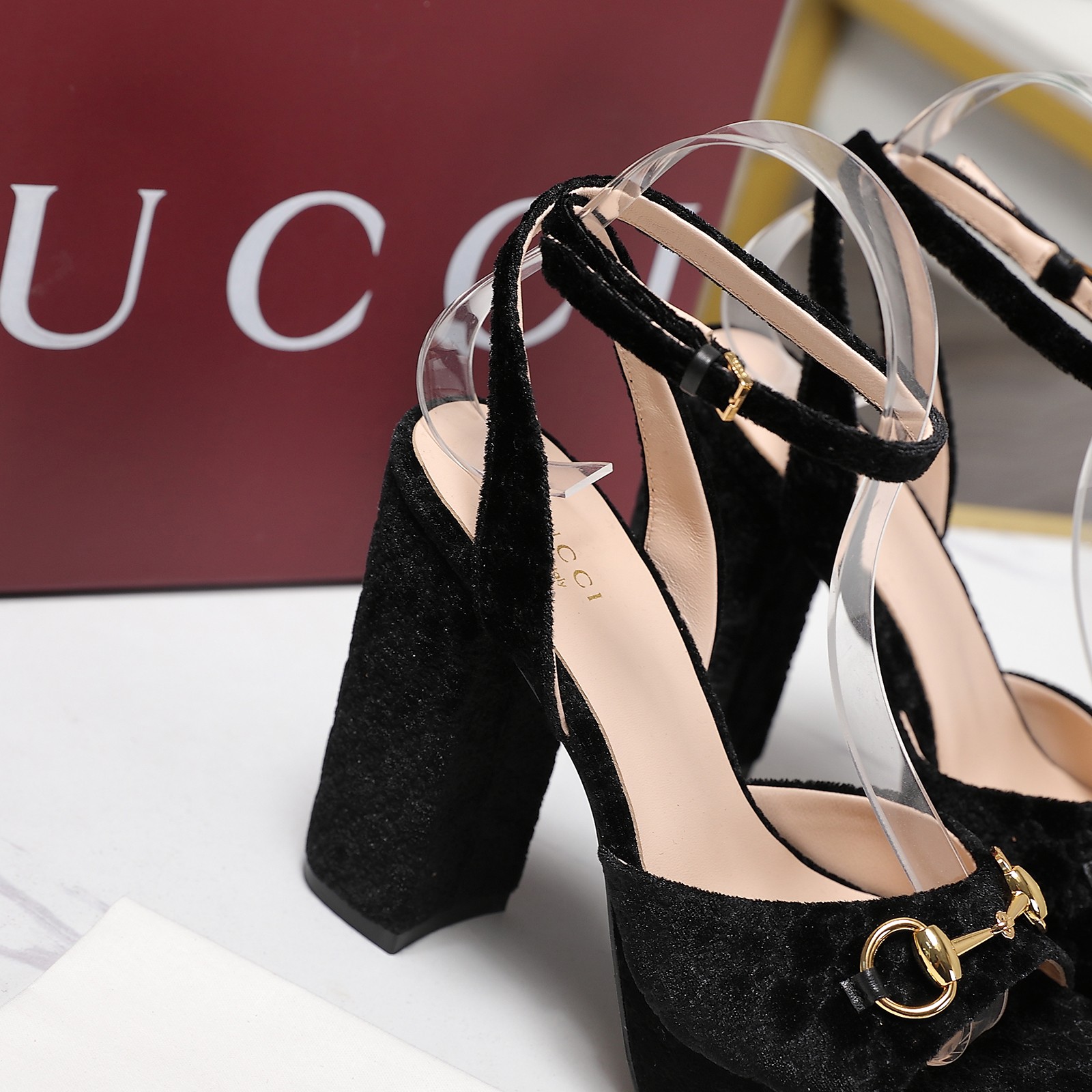 Gucci Round-toe platform high-heeled sandals