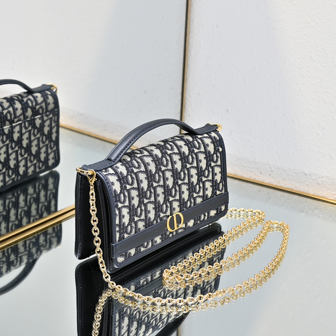 𝗗𝗶𝗼𝗿 𝗠𝗼𝗻𝘁𝗮𝗶𝗴𝗻𝗲 Chian Bag