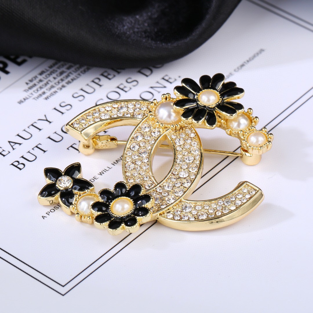 CHANEL Brooch