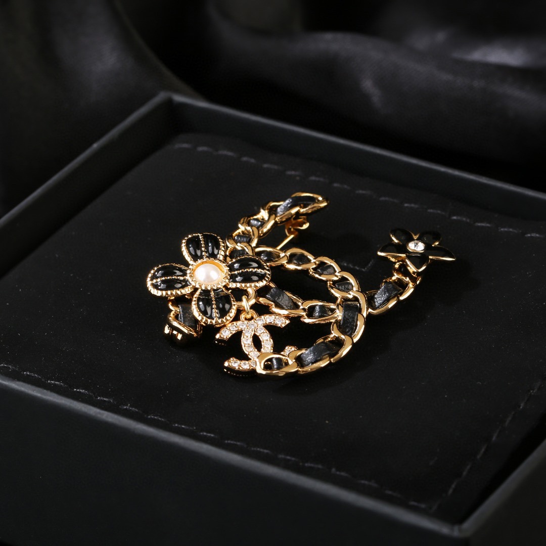 CHANEL Brooch