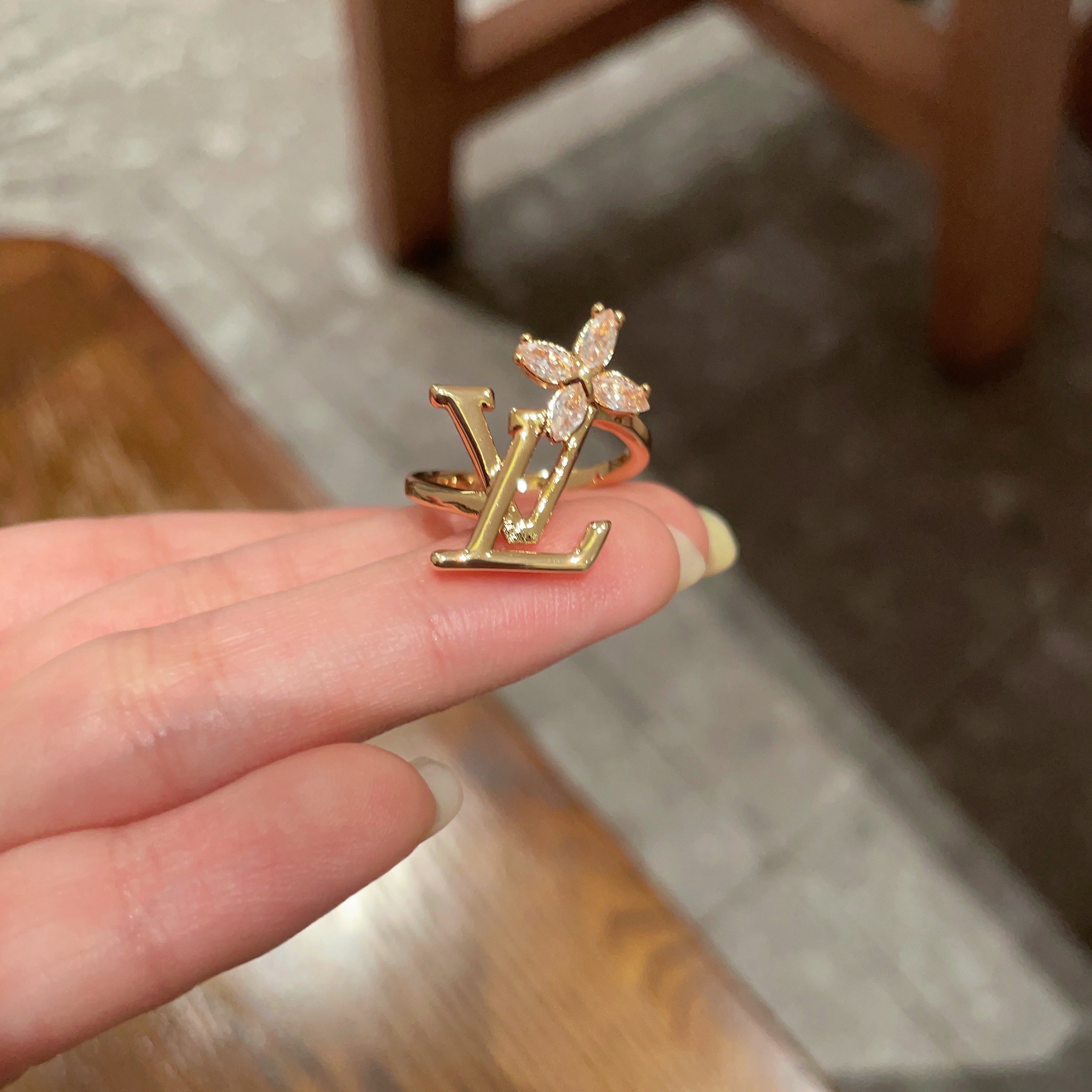 LV RING