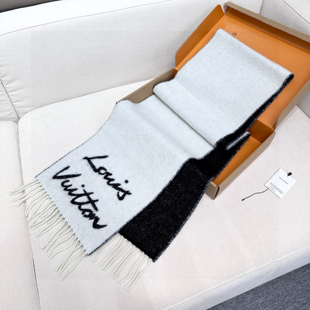 Louis Vuitton Scarves