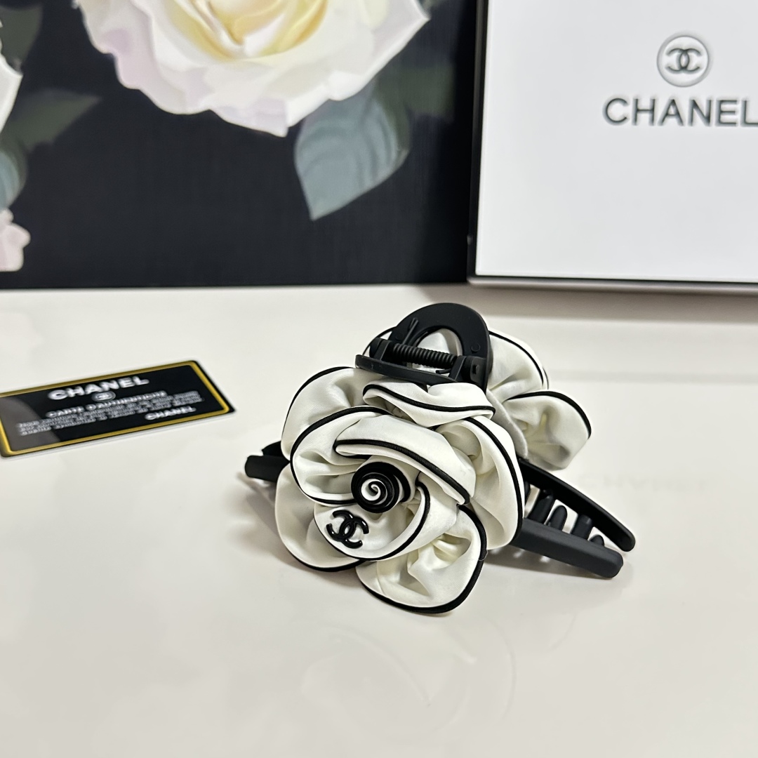 Chanel hair loop