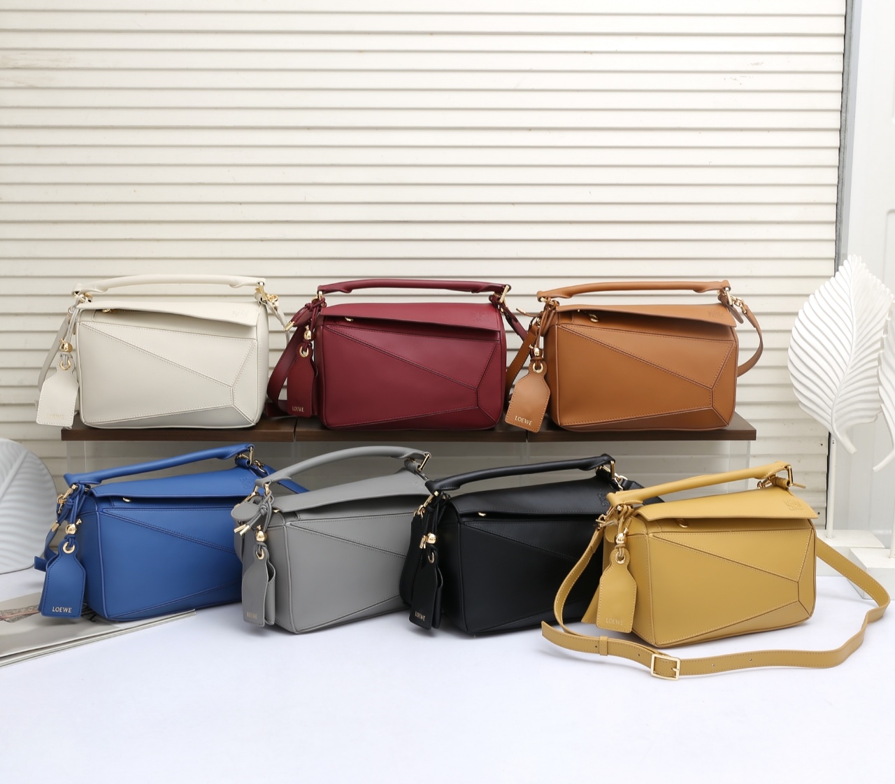LOEWE Featherlight Puzzle2025