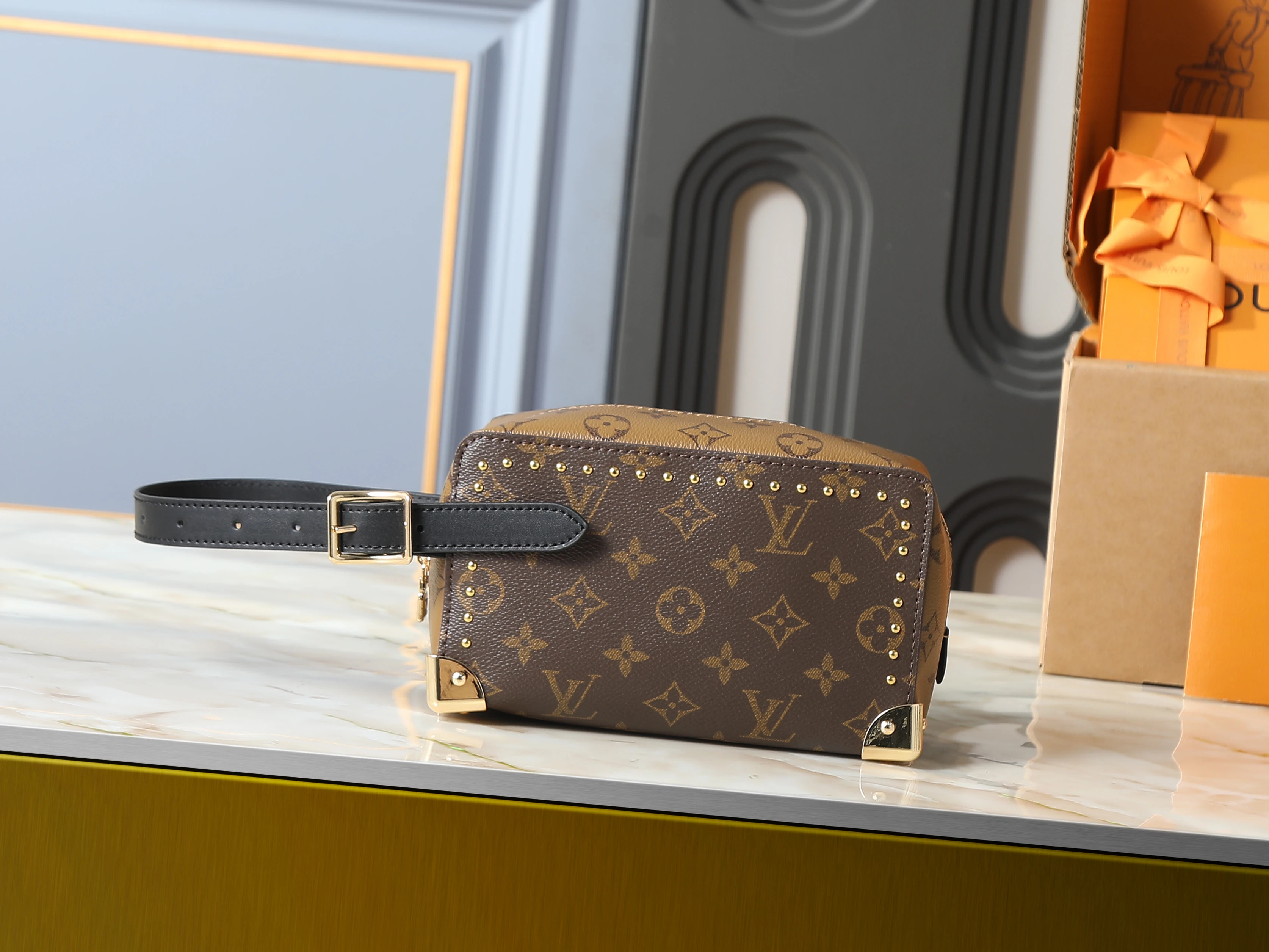 LV LOCKER DOPP KIT TRUNK
