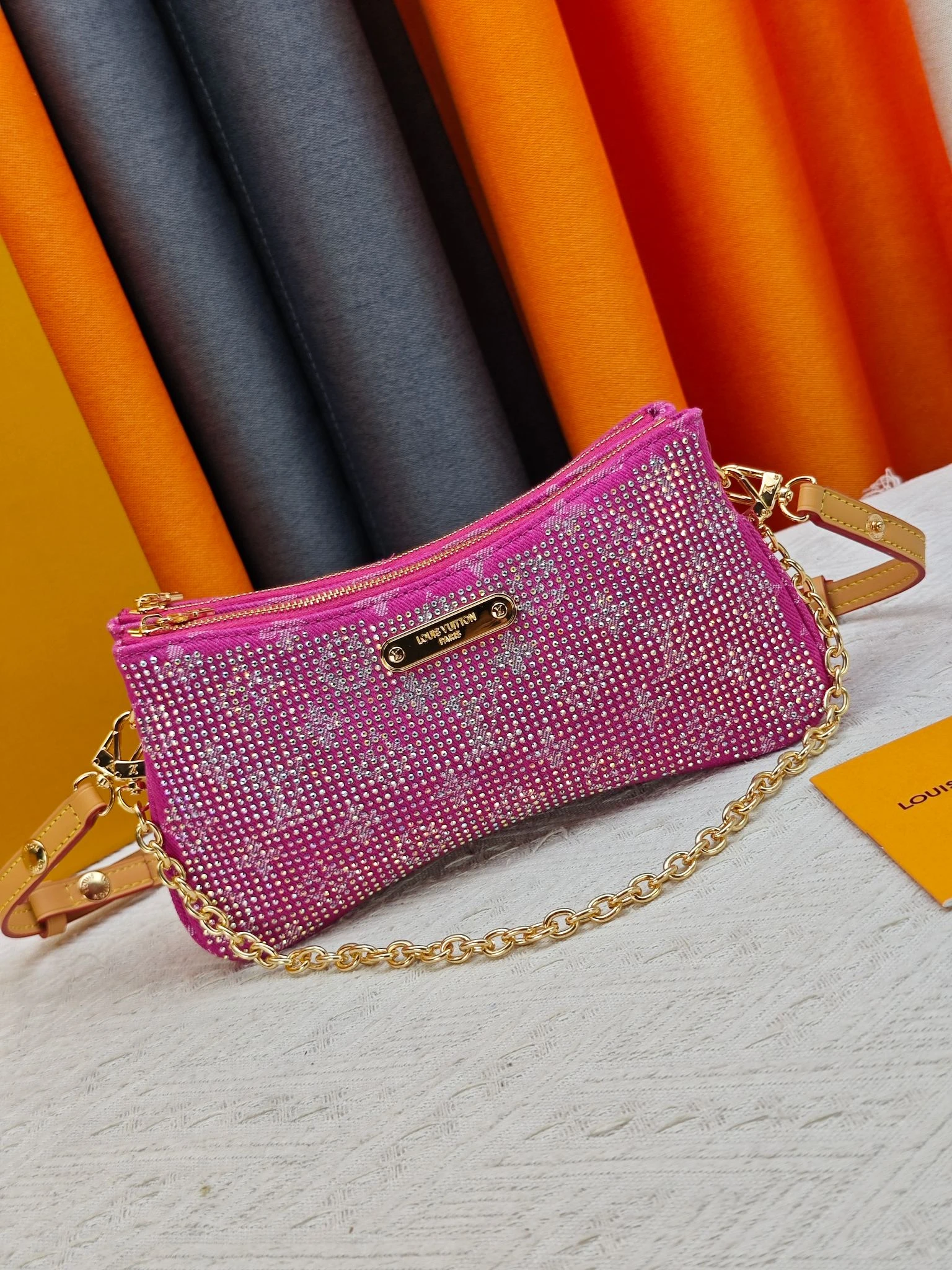 LV Liv Pochette