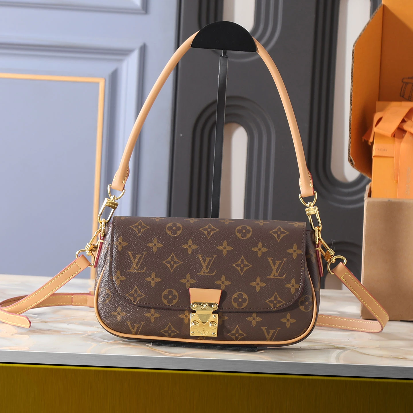 LV Pochette M&eacute;tis Soft