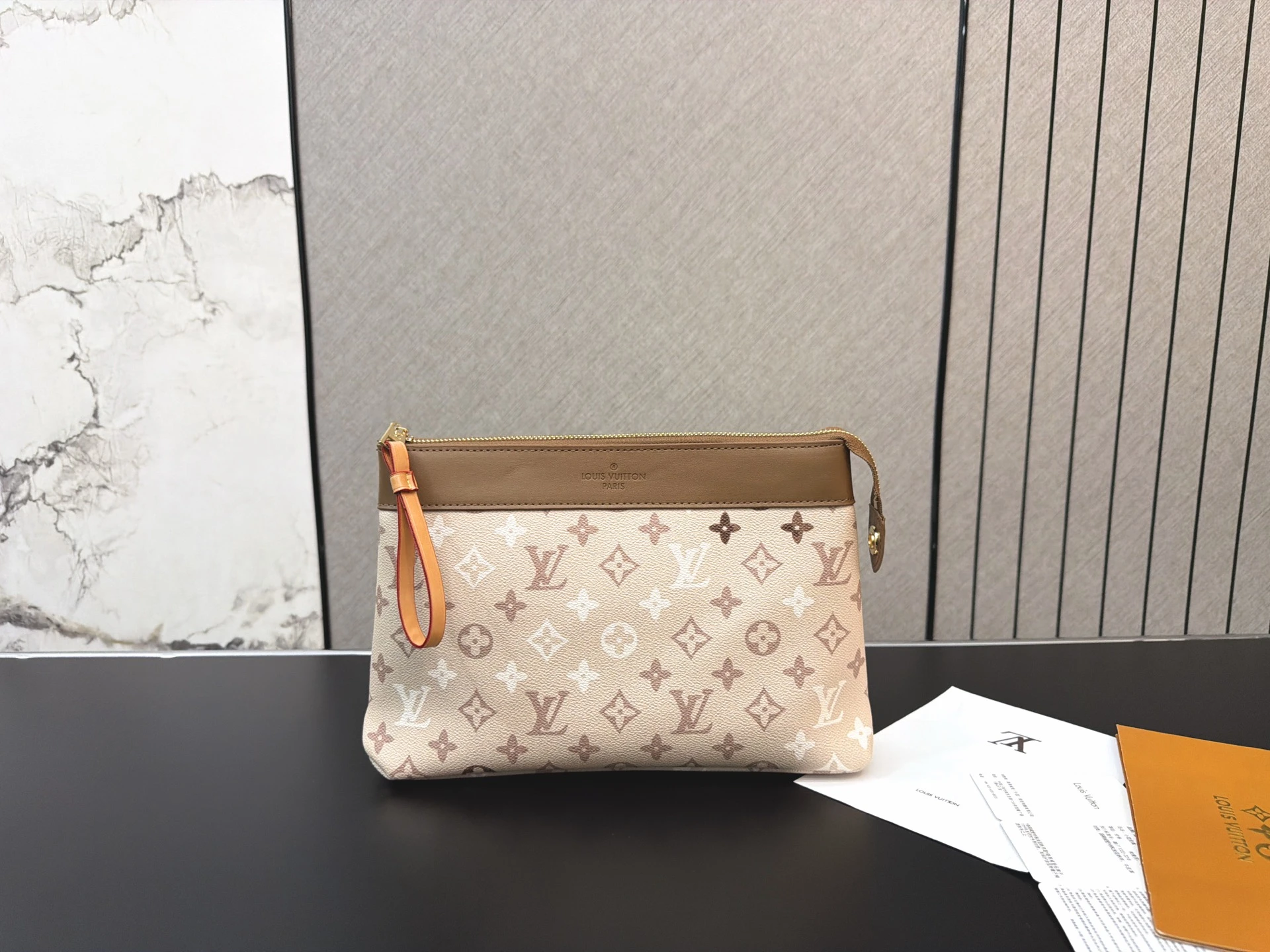 LV POCHETTE VOYAGE