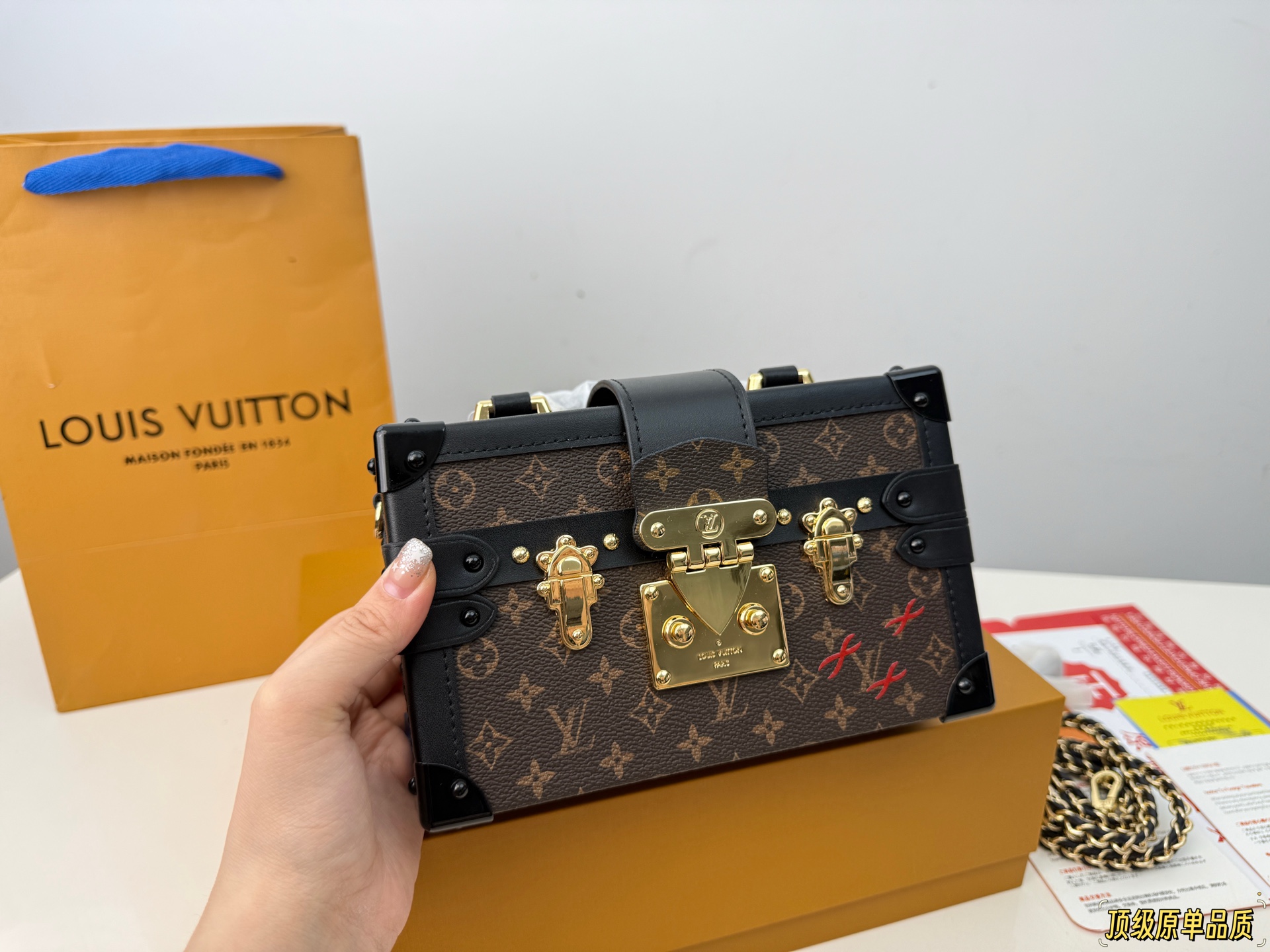 LV SOFT TRUNK