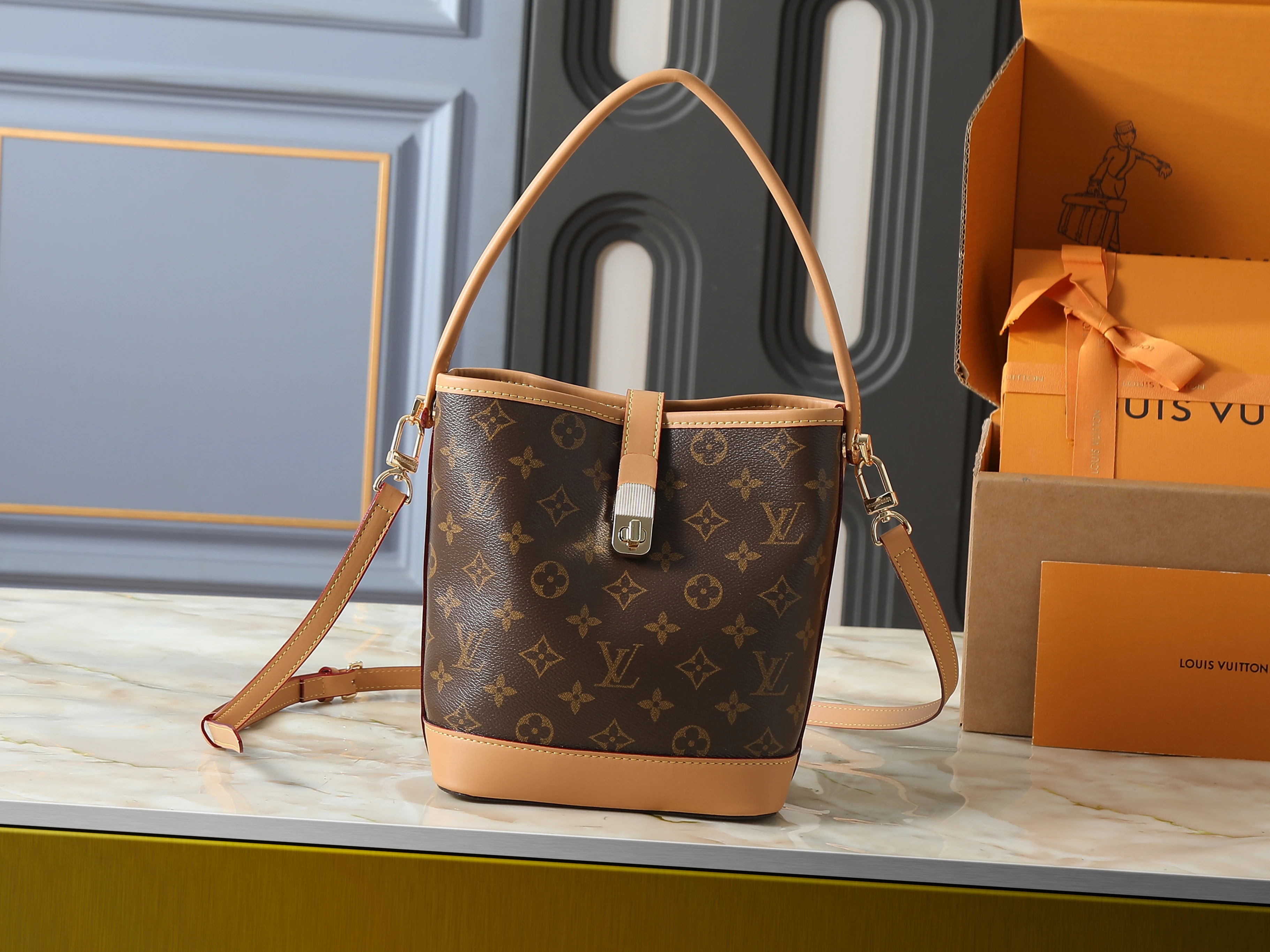 Nano No&eacute; Shoulder Bag