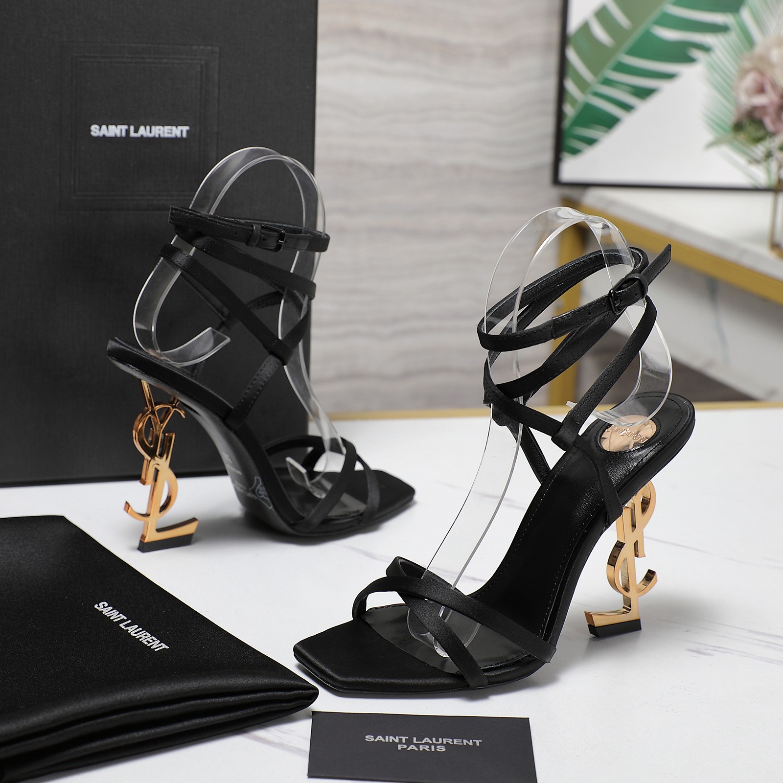 YSL logo sandals with straps（Frosted Leather）