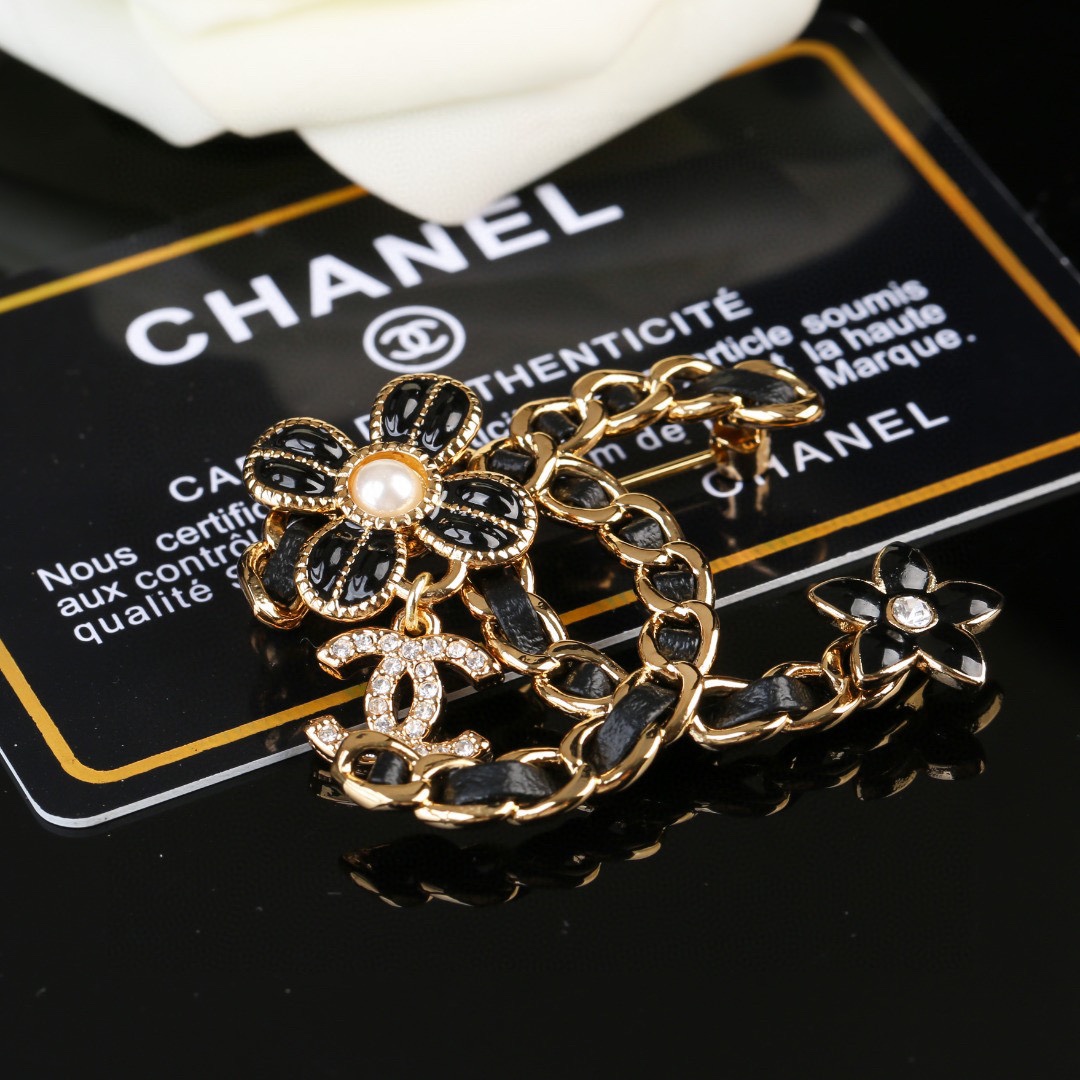 CHANEL Brooch