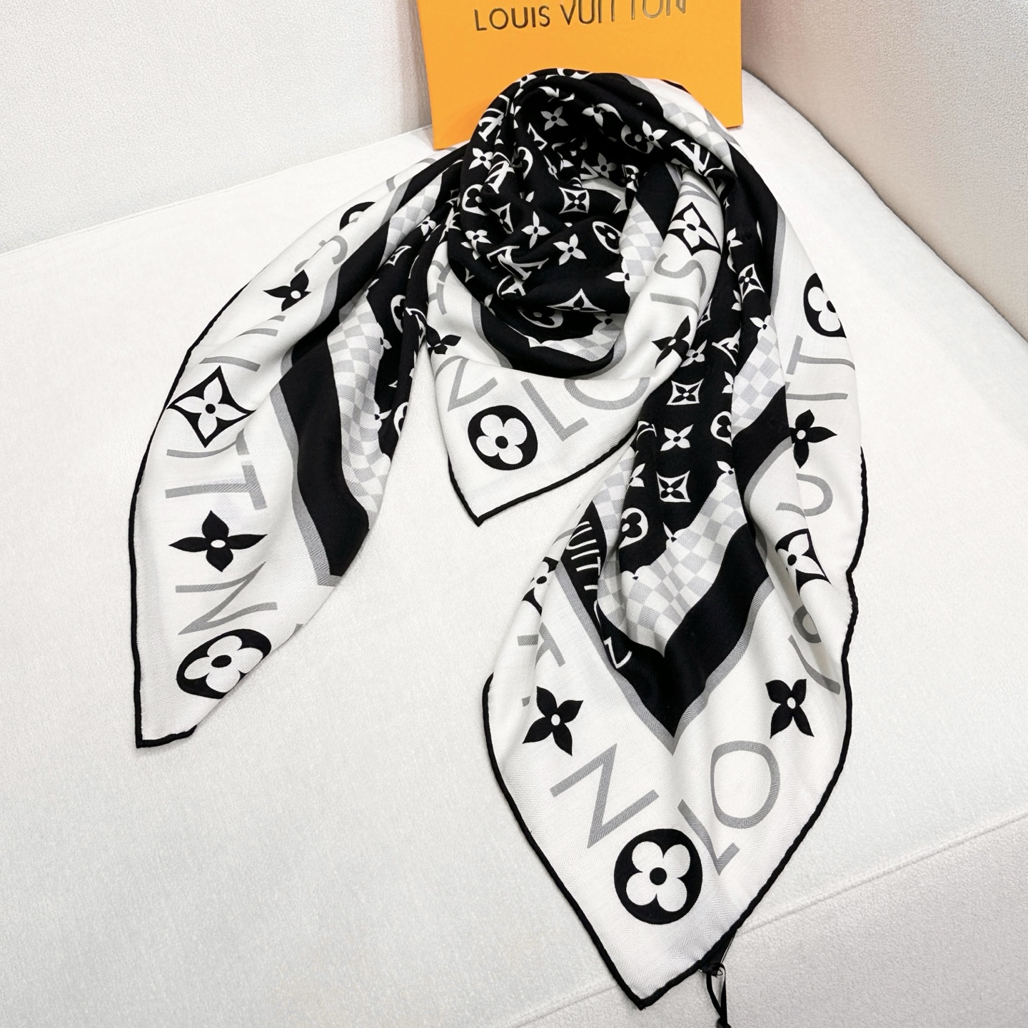 Louis Vuitton Scarves