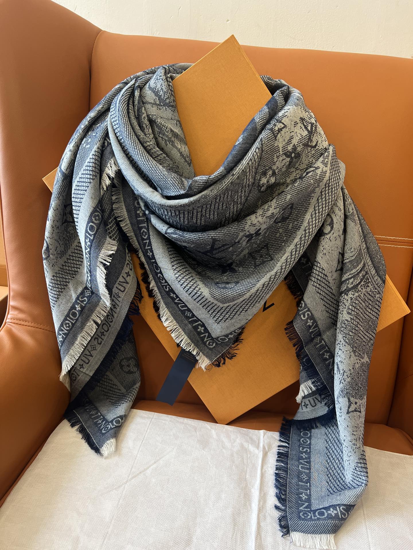 Louis Vuitton Scarves