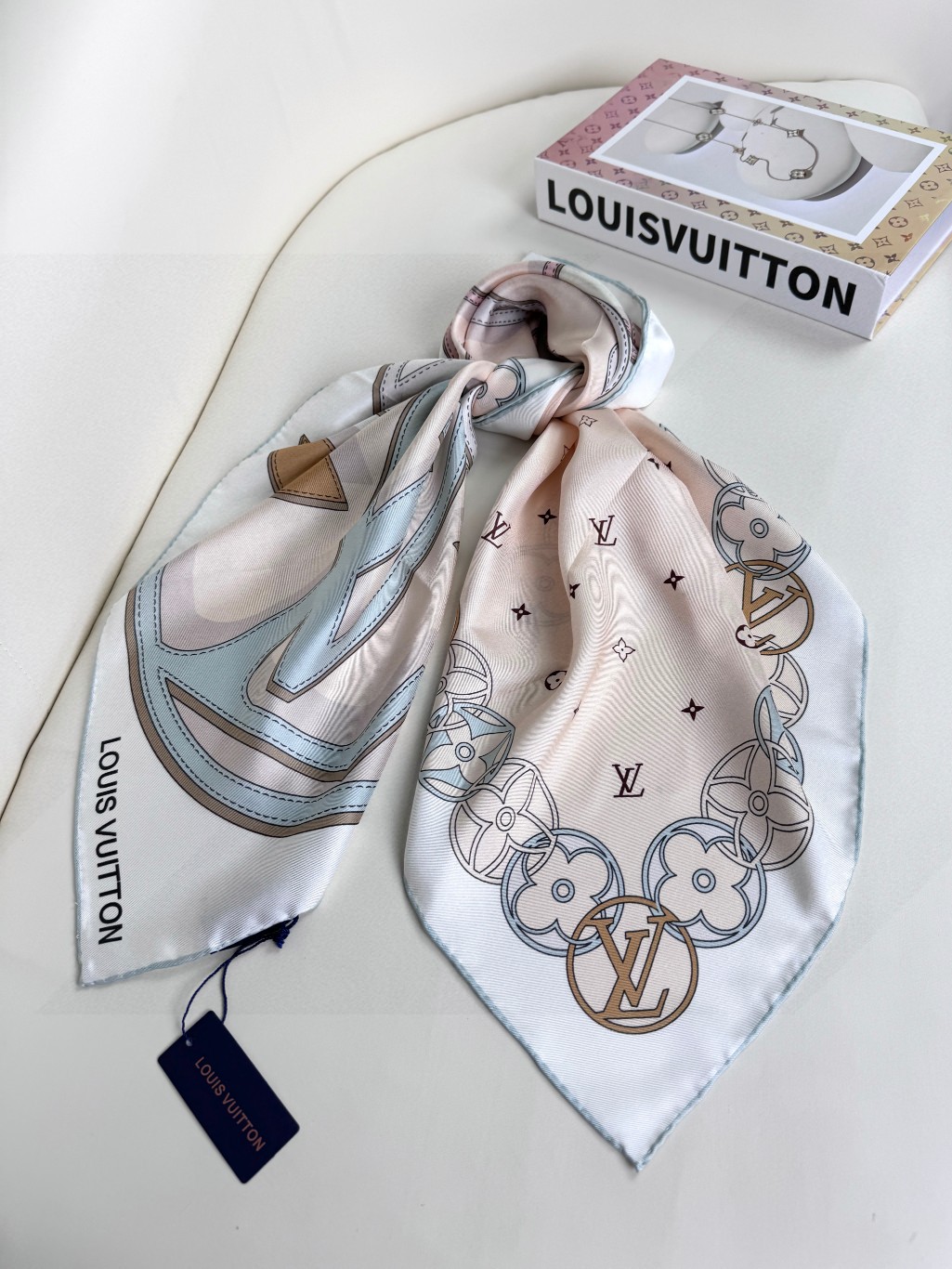 Louis Vuitton 100% Silkworm Scarf