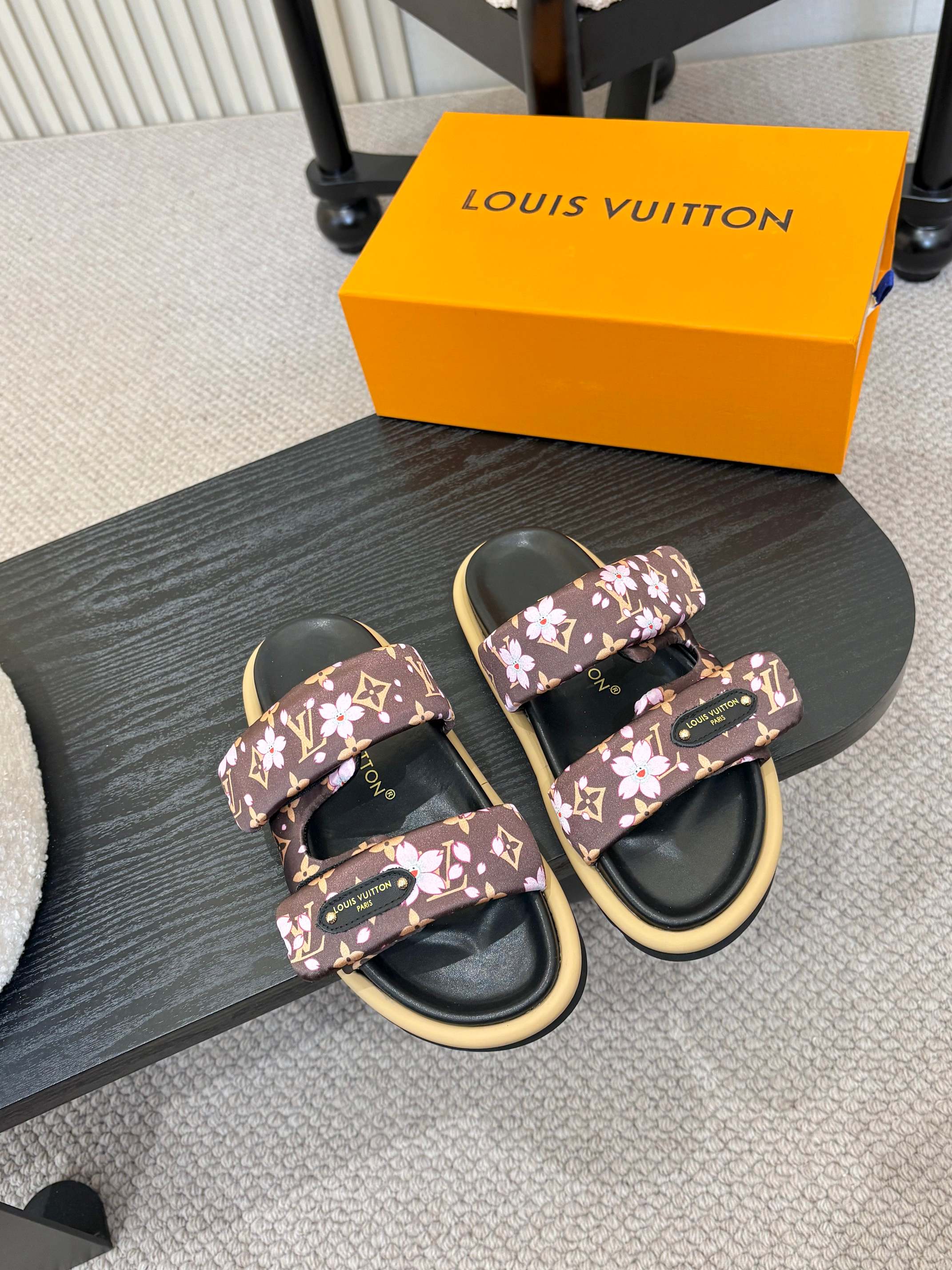 Louis Vuitton Slippers
