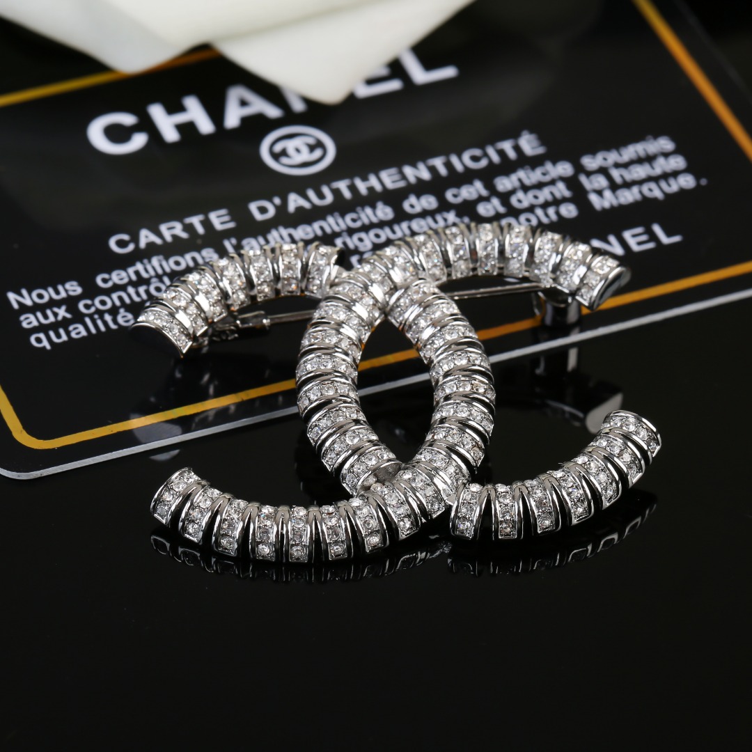 CHANEL Brooch